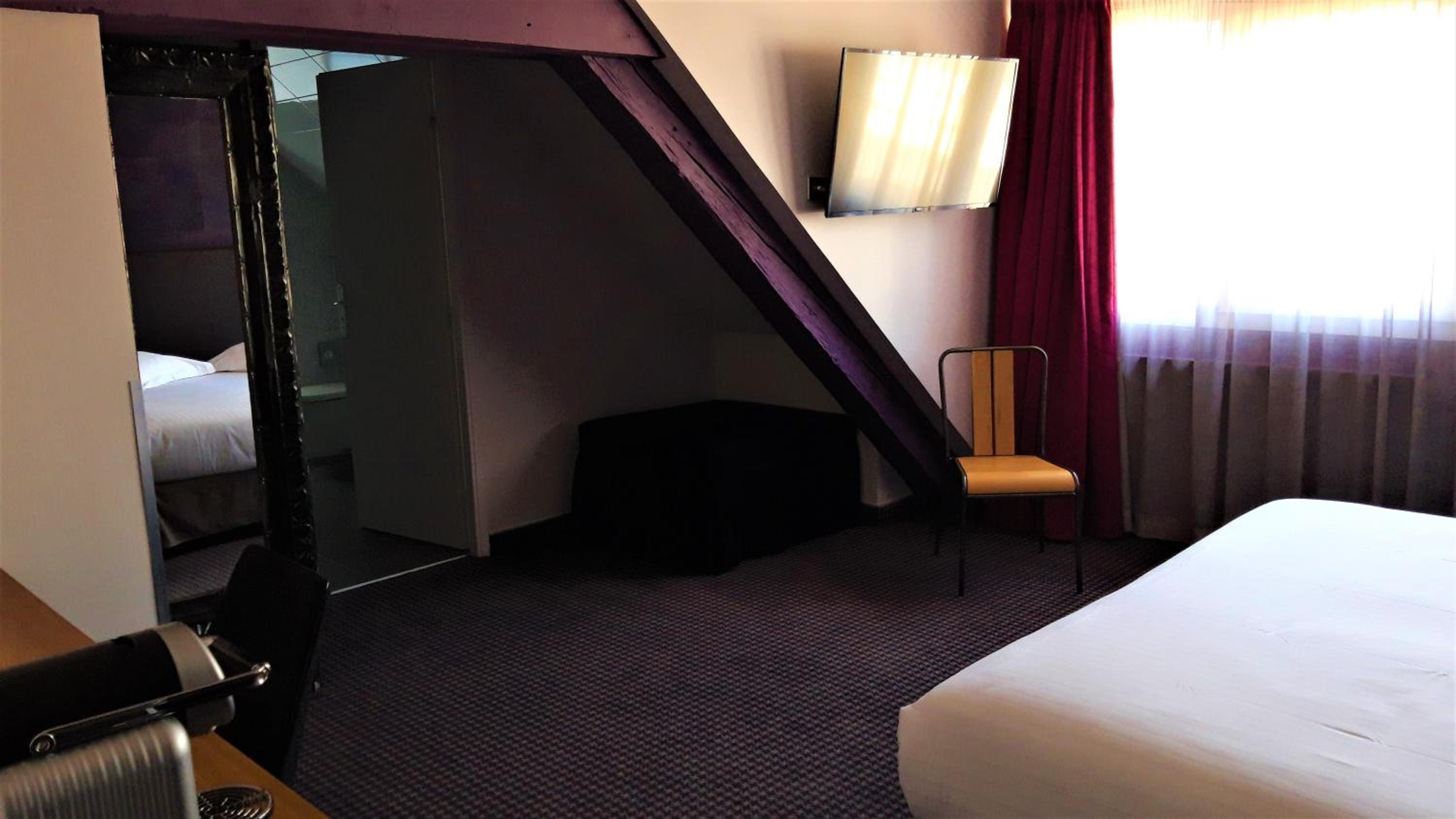 Superior King Room - Non-Smoking - Photo 25