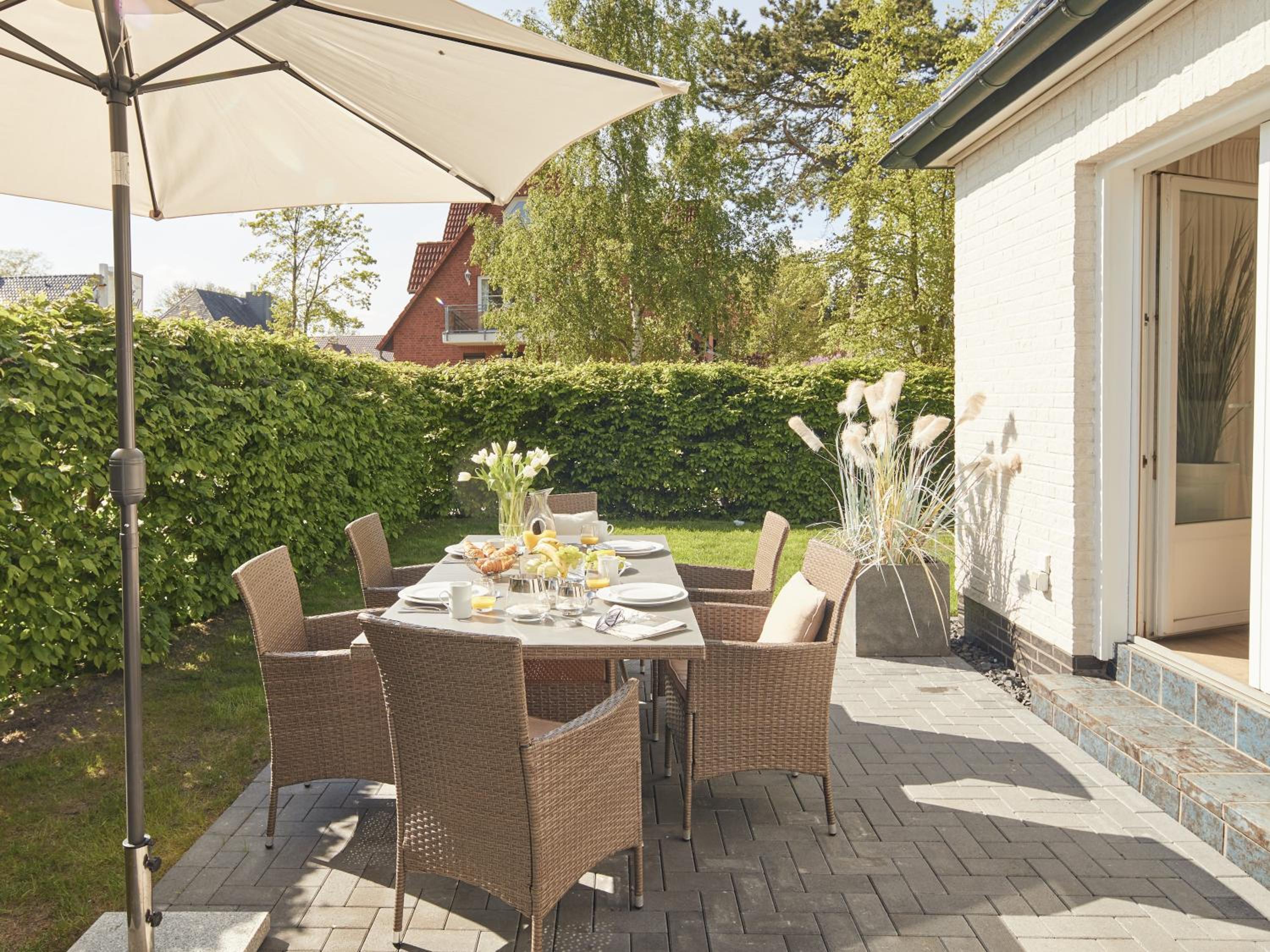 Three-Bedroom Vacation Home with Terrace and Garden photo 2