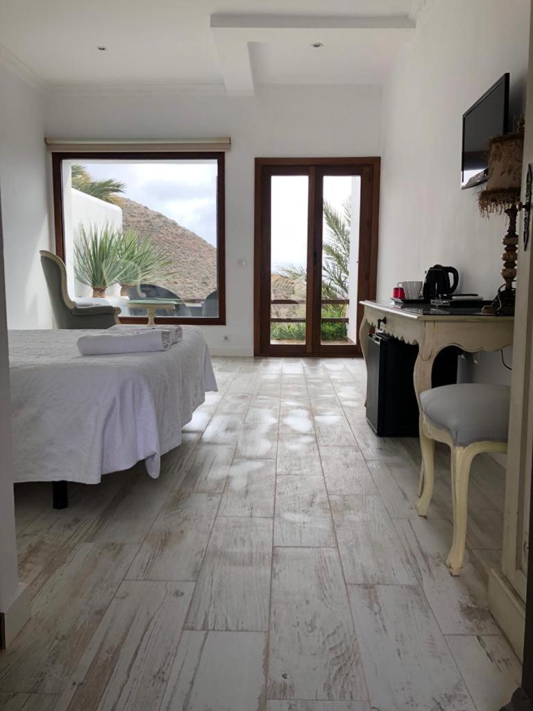 Double Room with Terrace - Photo 5