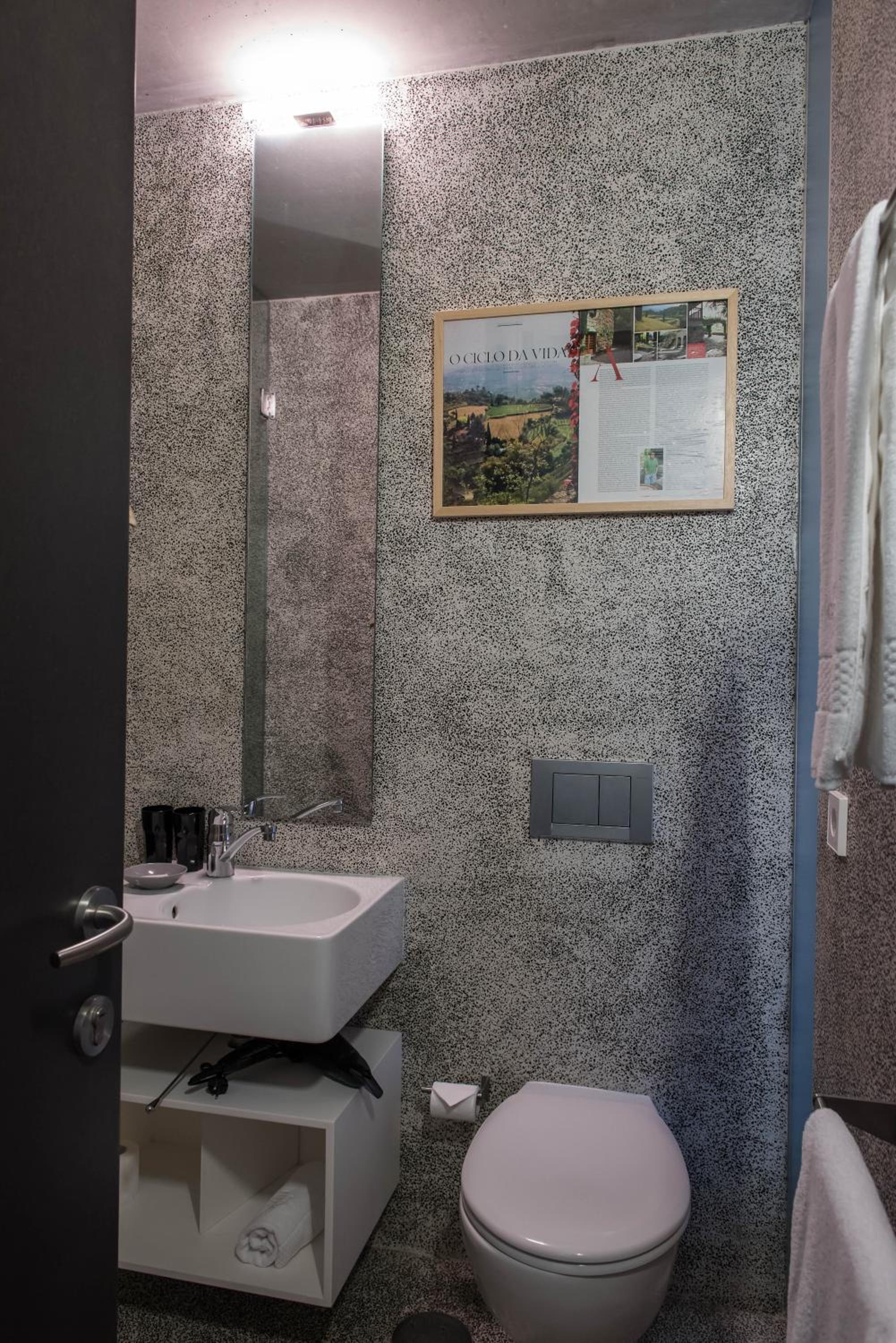 Twin Room with Private Bathroom - Photo 3