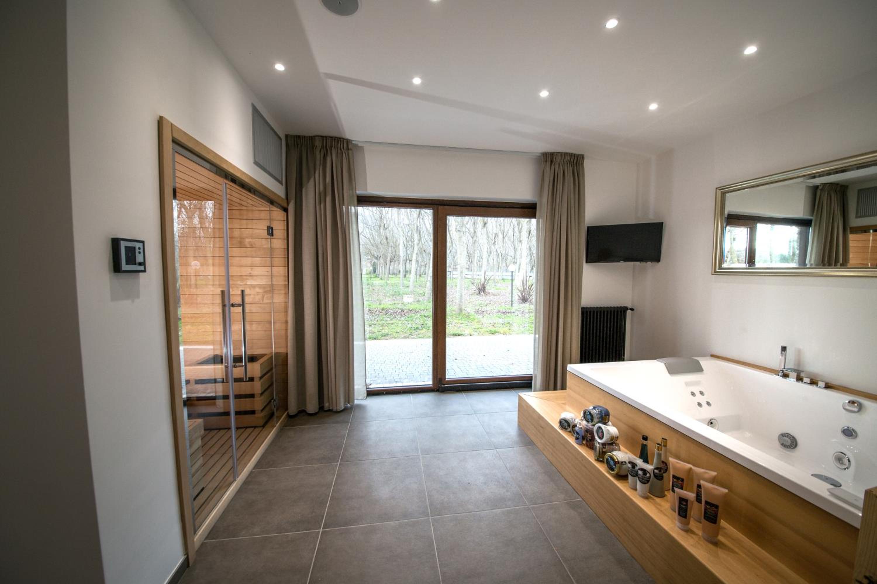Junior Suite with Private Pool photo 2