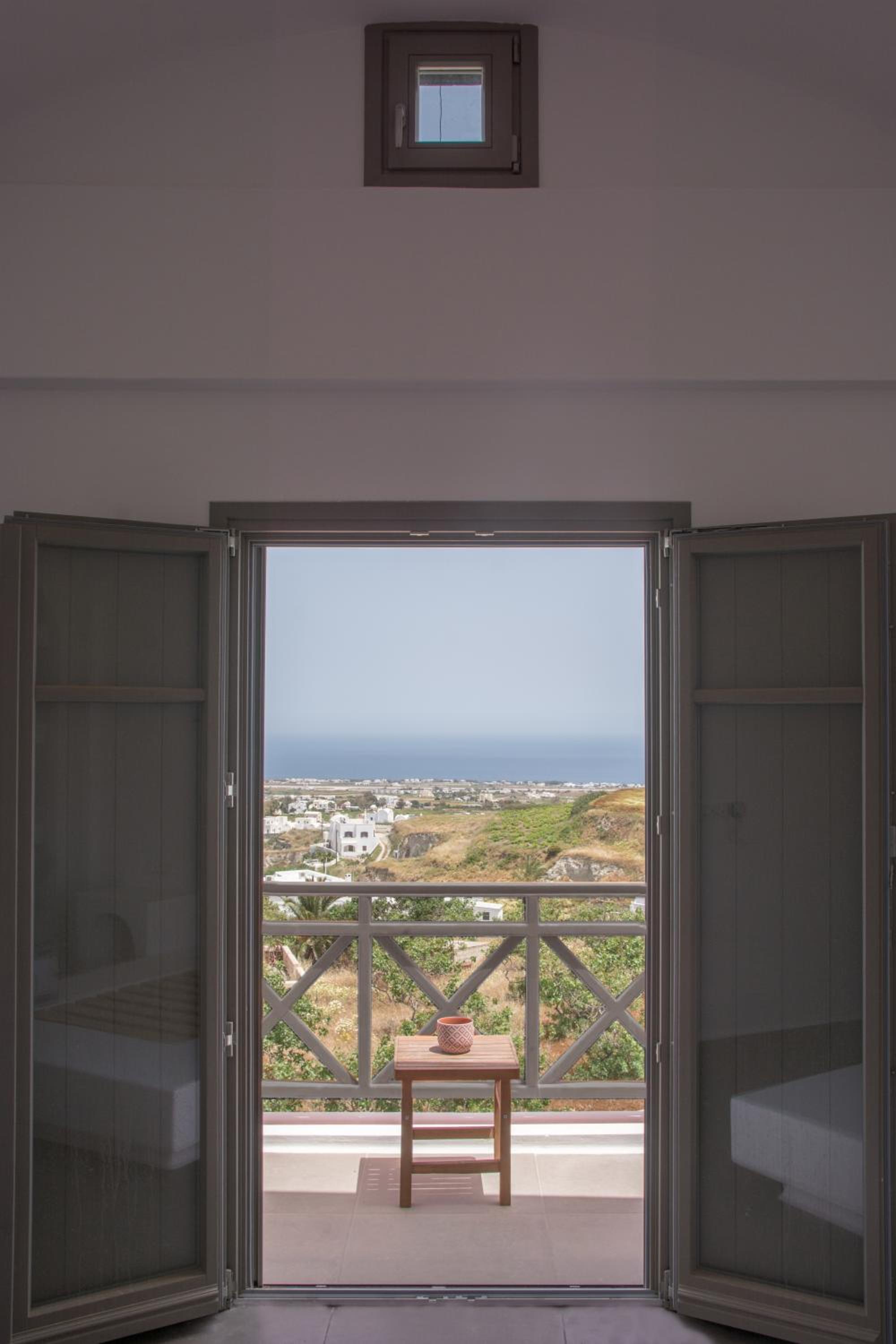 Suite with Hot Tub - Photo 7