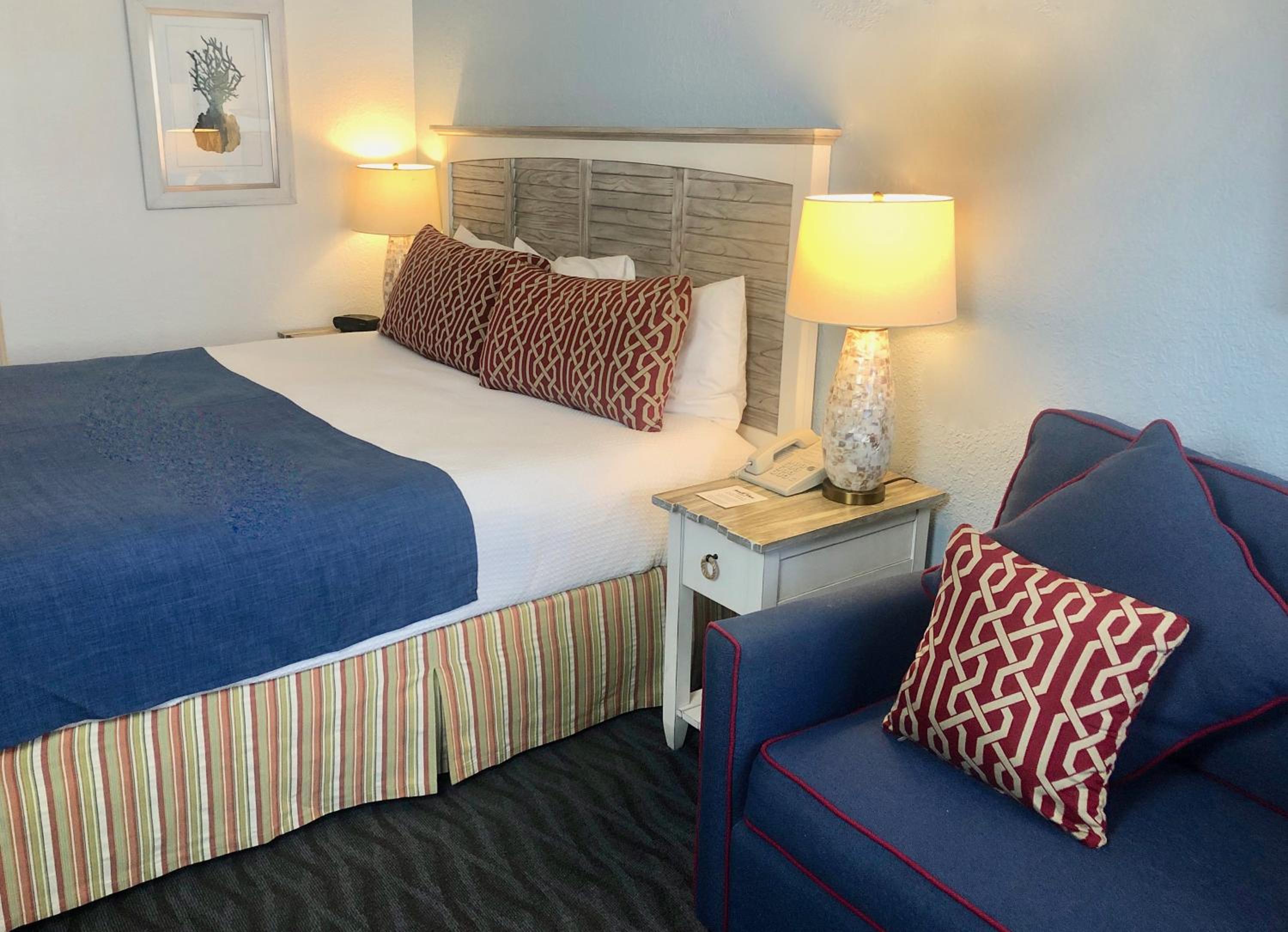 King Room with Pool View - Third Floor  photo 2