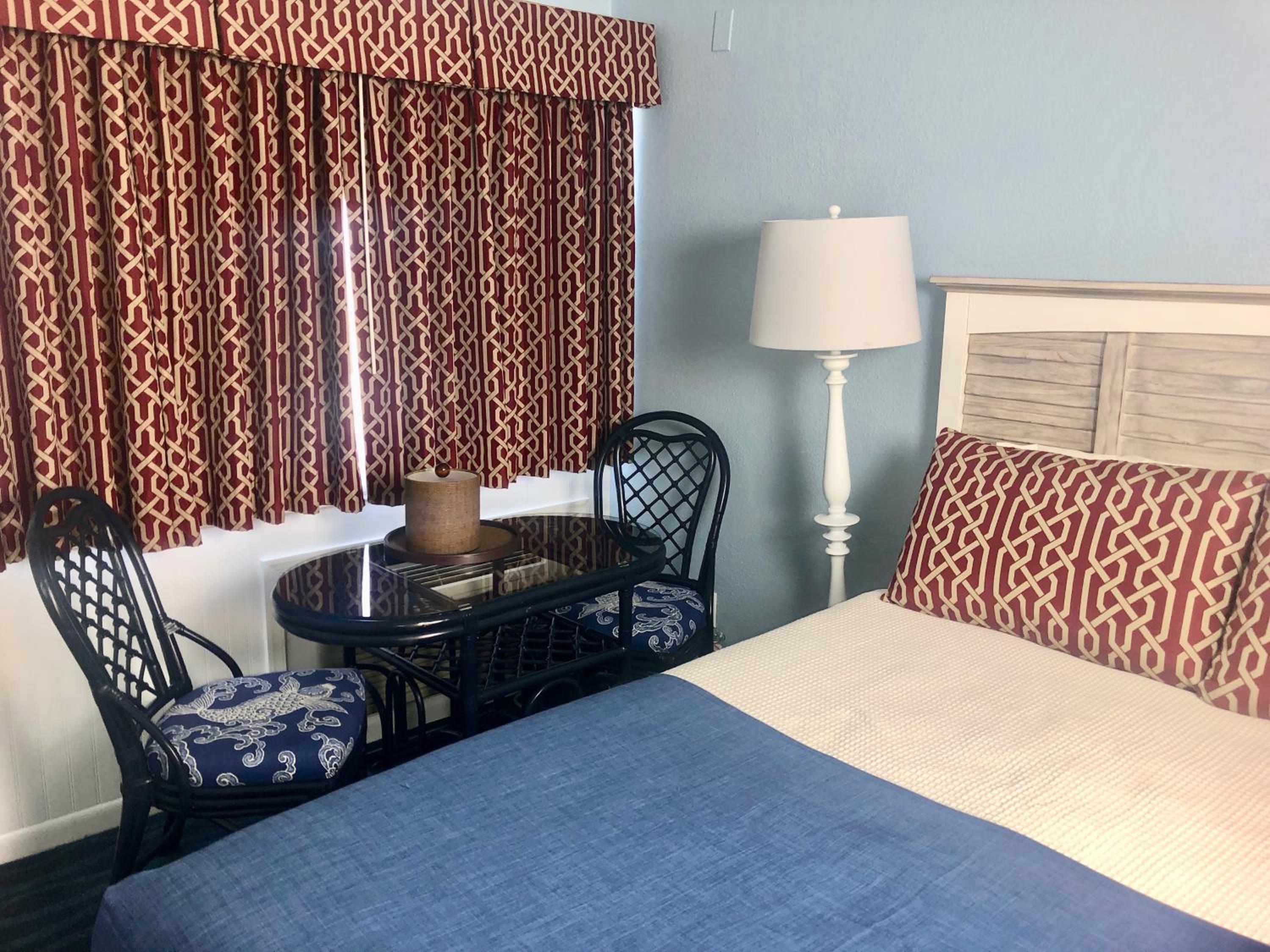 Queen Room with Pool View - Third Floor  photo 1