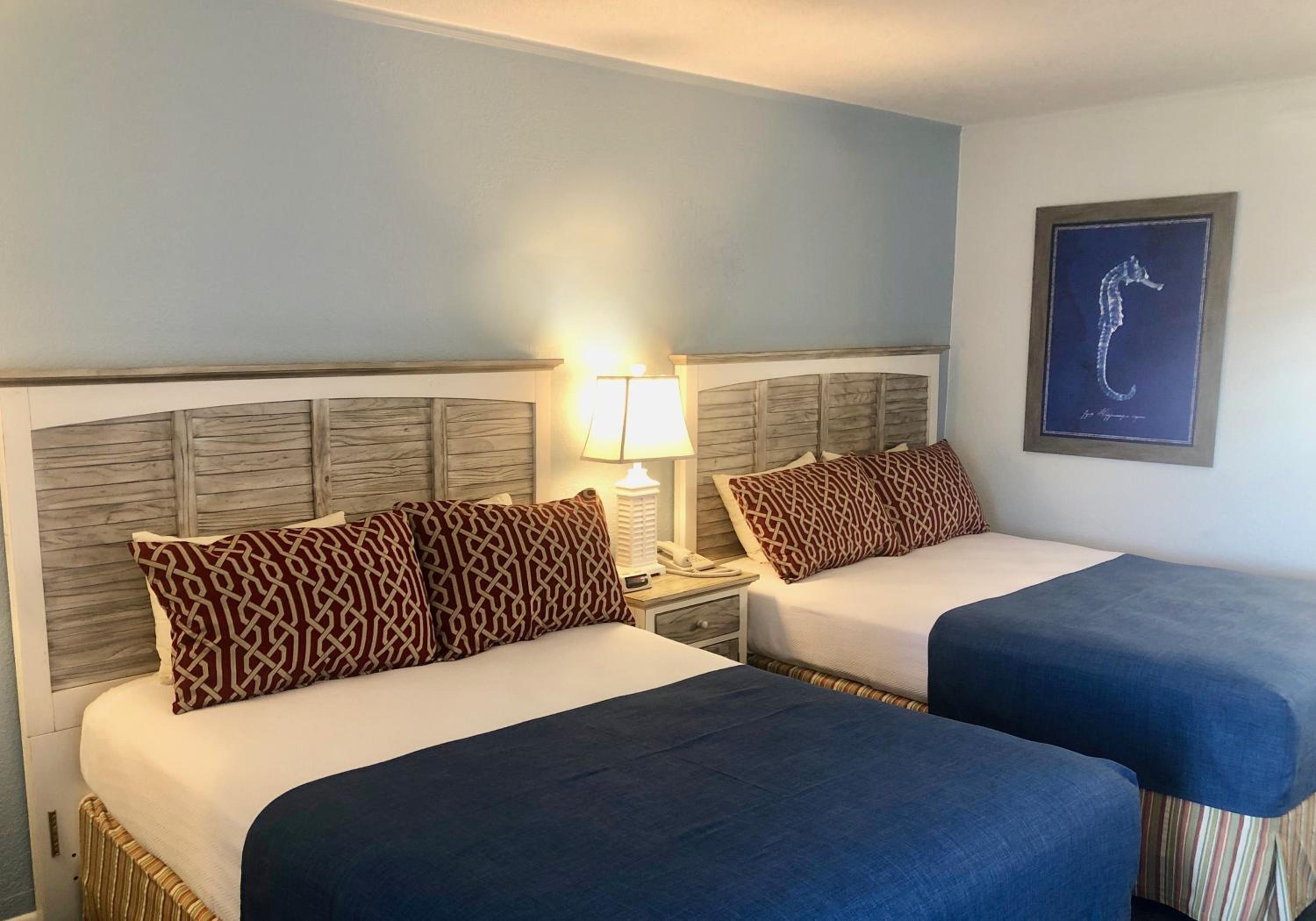Queen Room with Balcony - First Floor photo 3