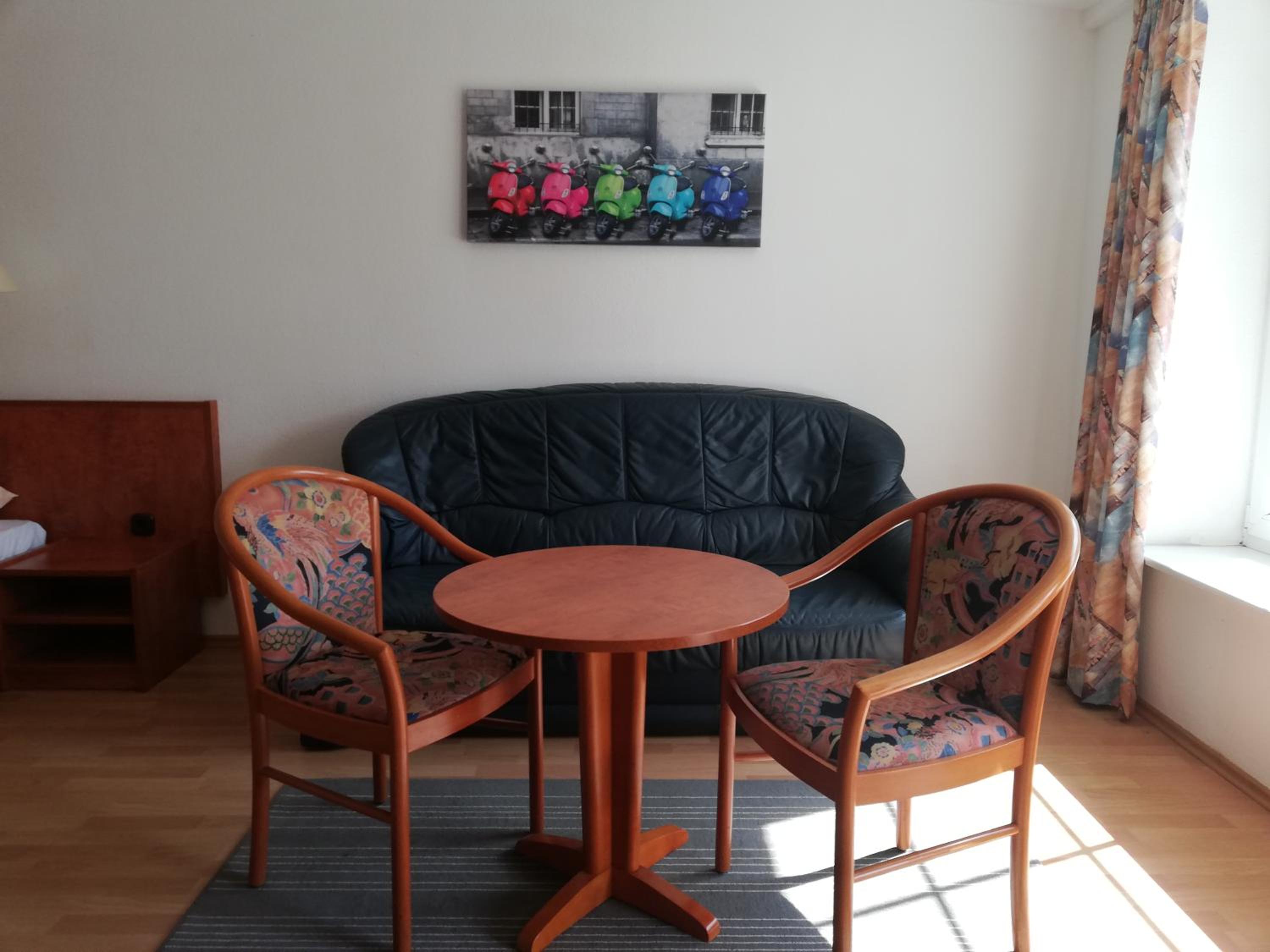 Large Double Room - Photo 5