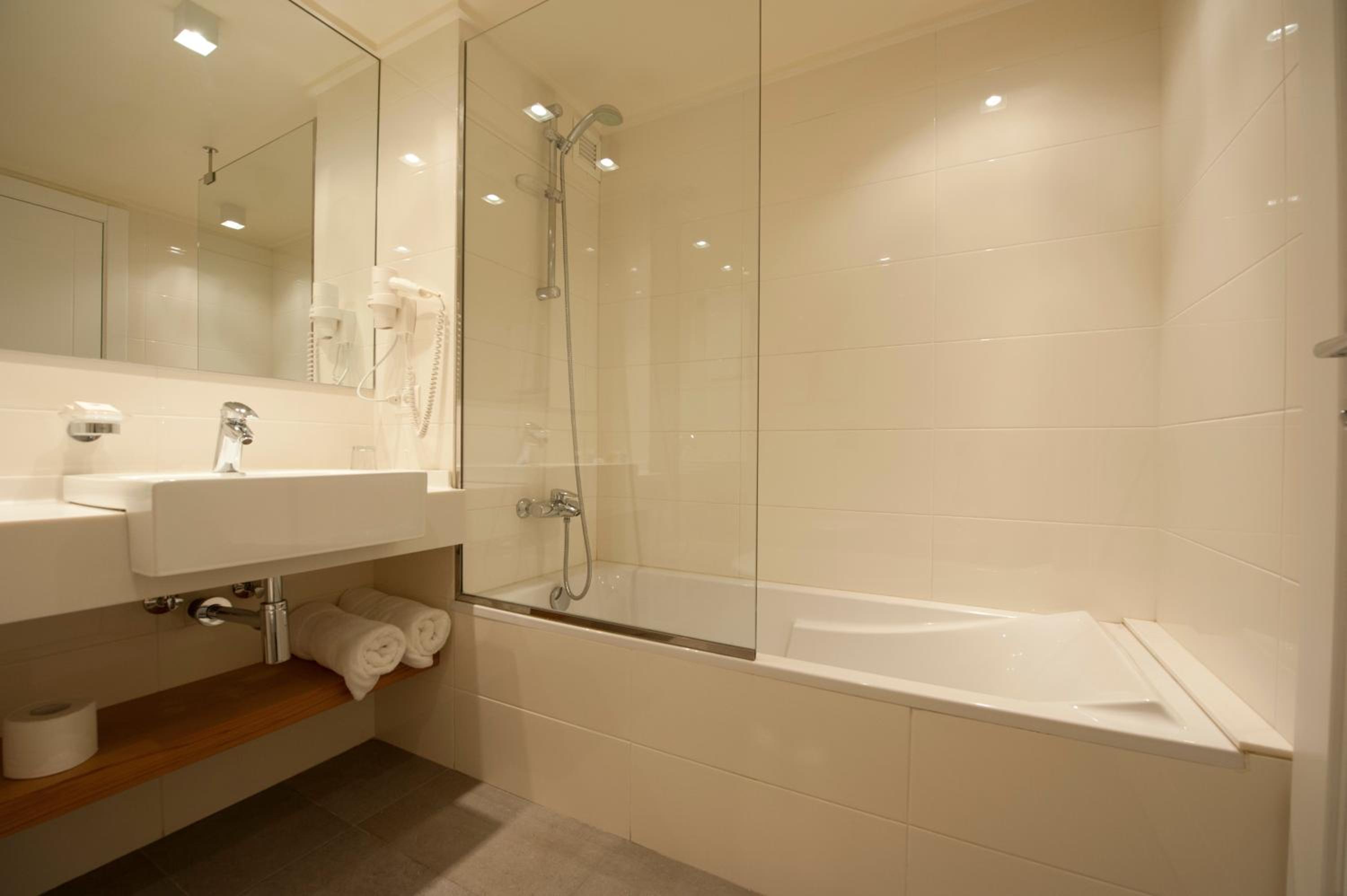 Classic Twin Room - Photo 2