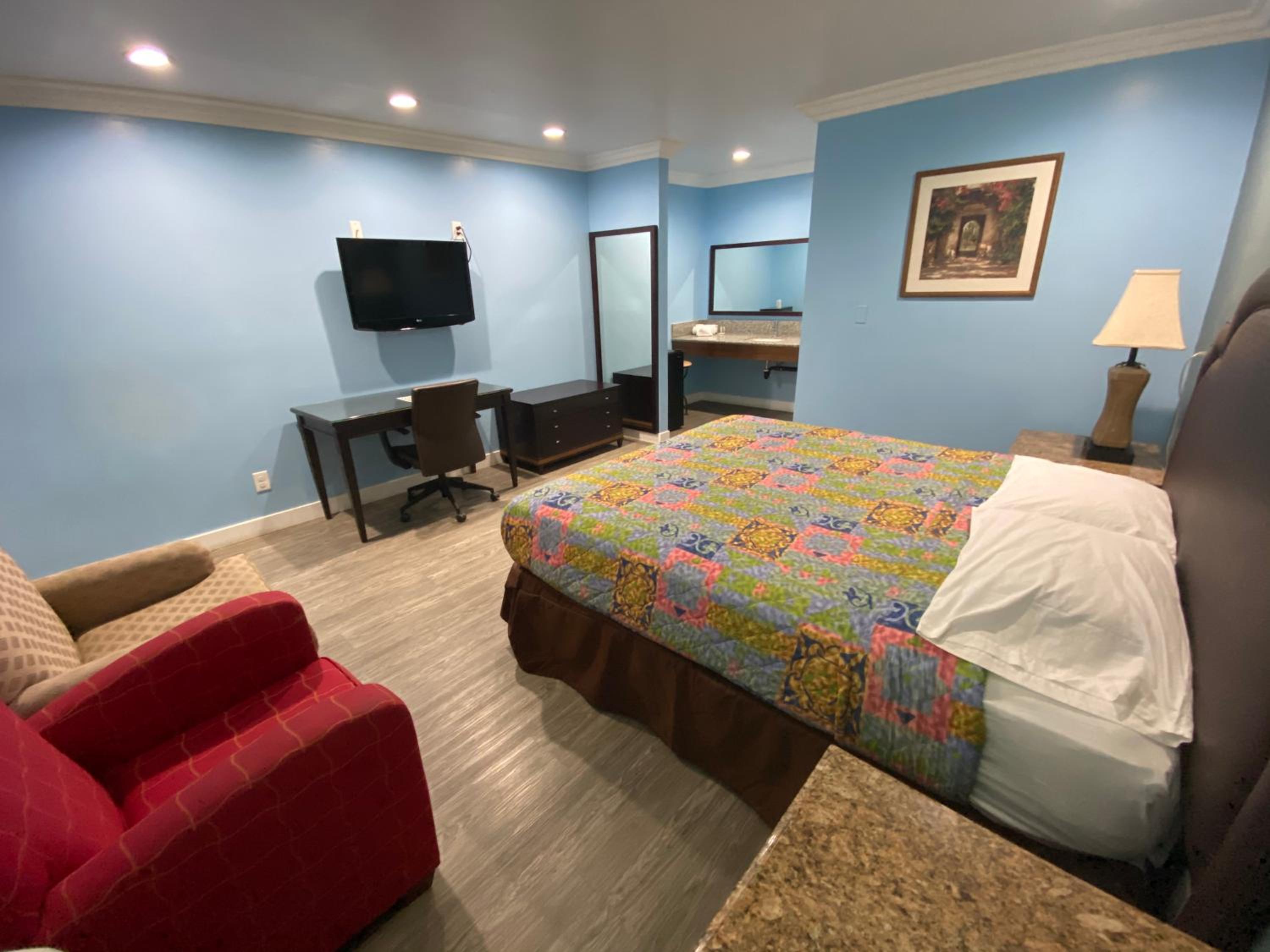 Superior King Room - Photo 9