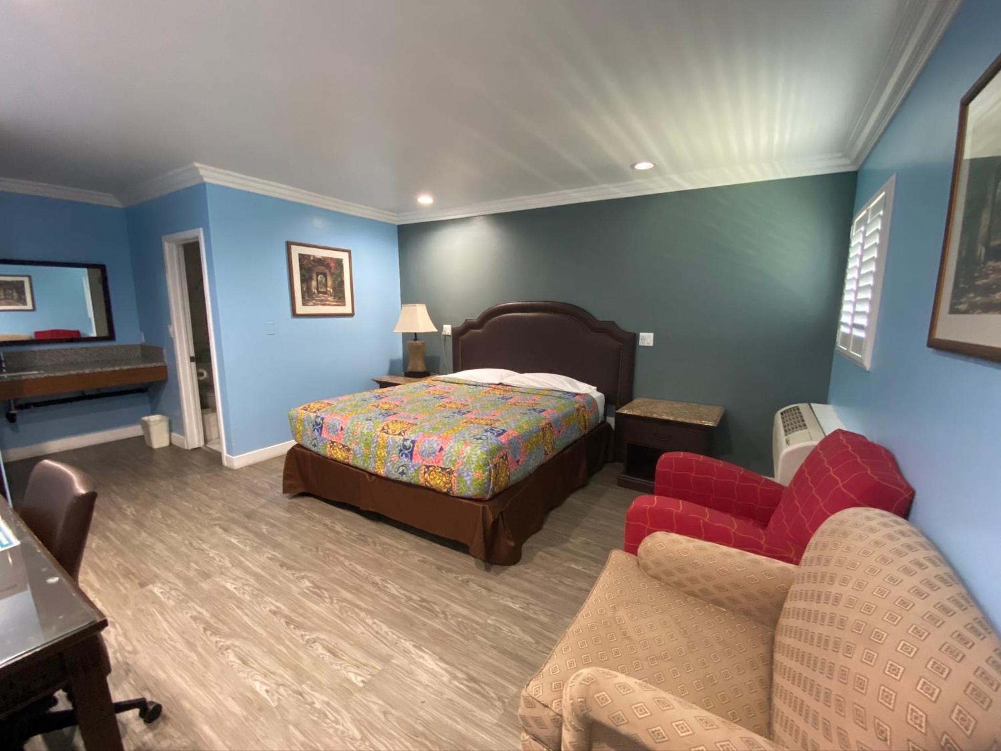 Superior King Room - Photo 10