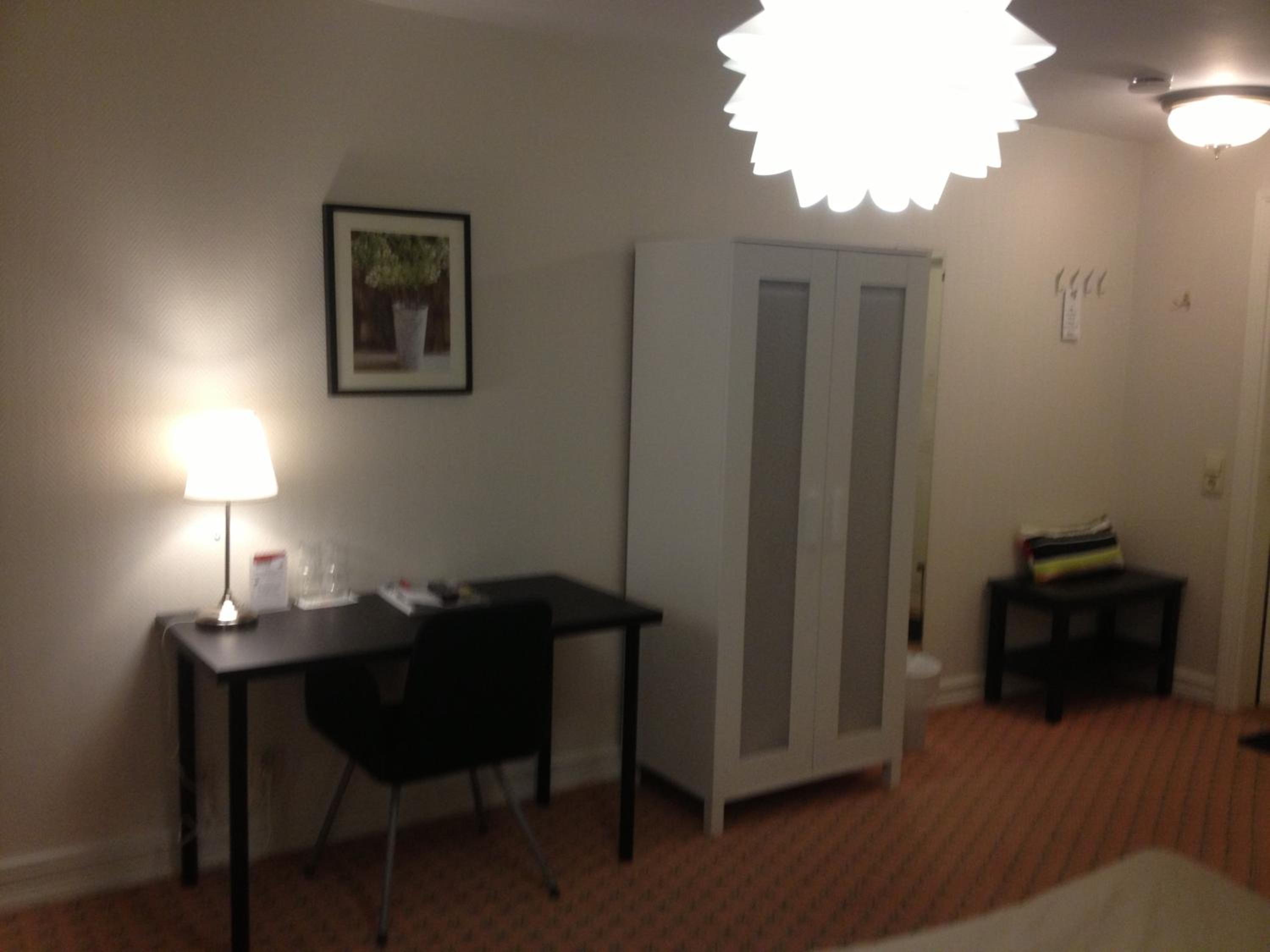 Family Room - Photo 2