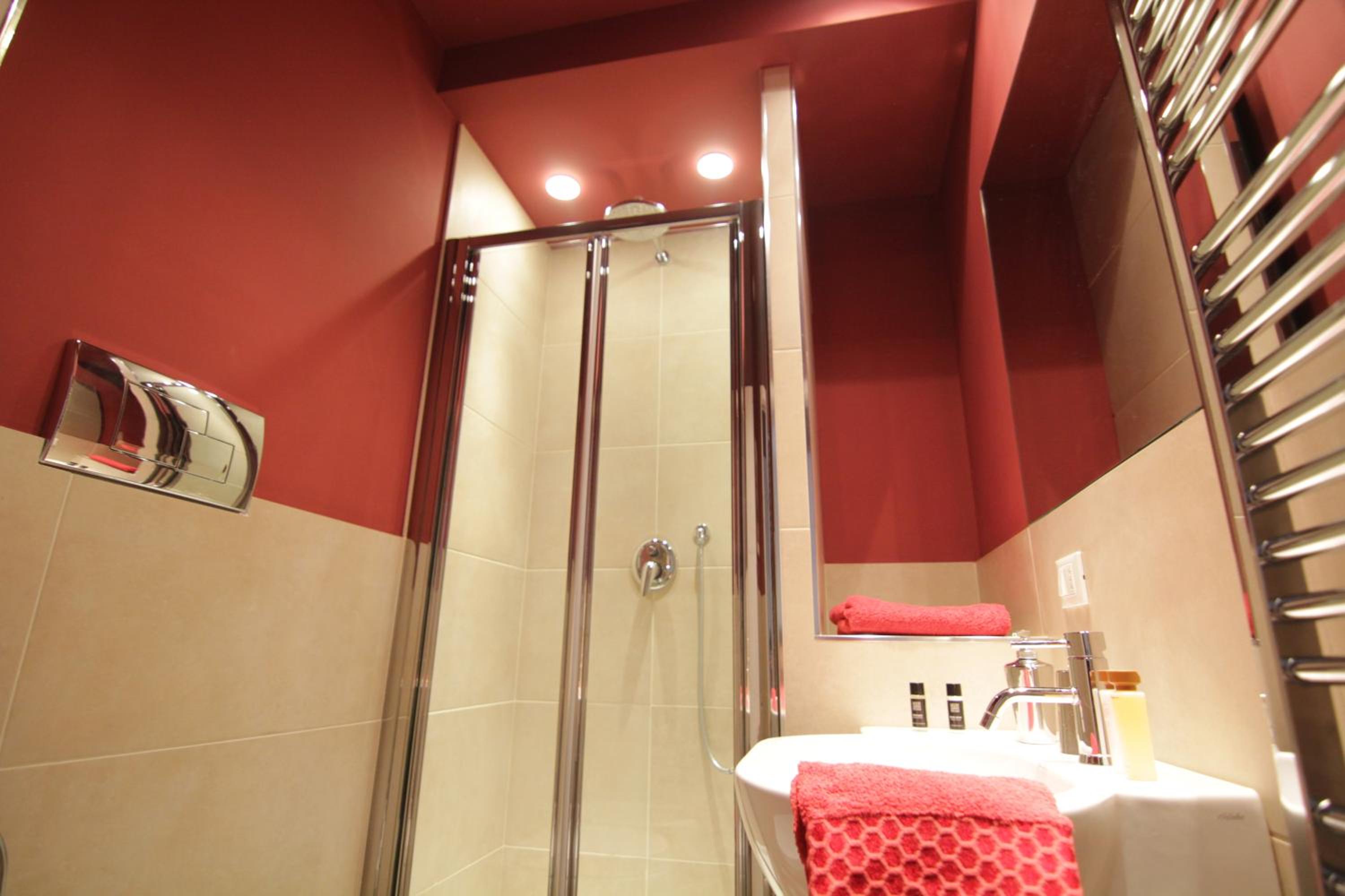 Large Double Room - Photo 4