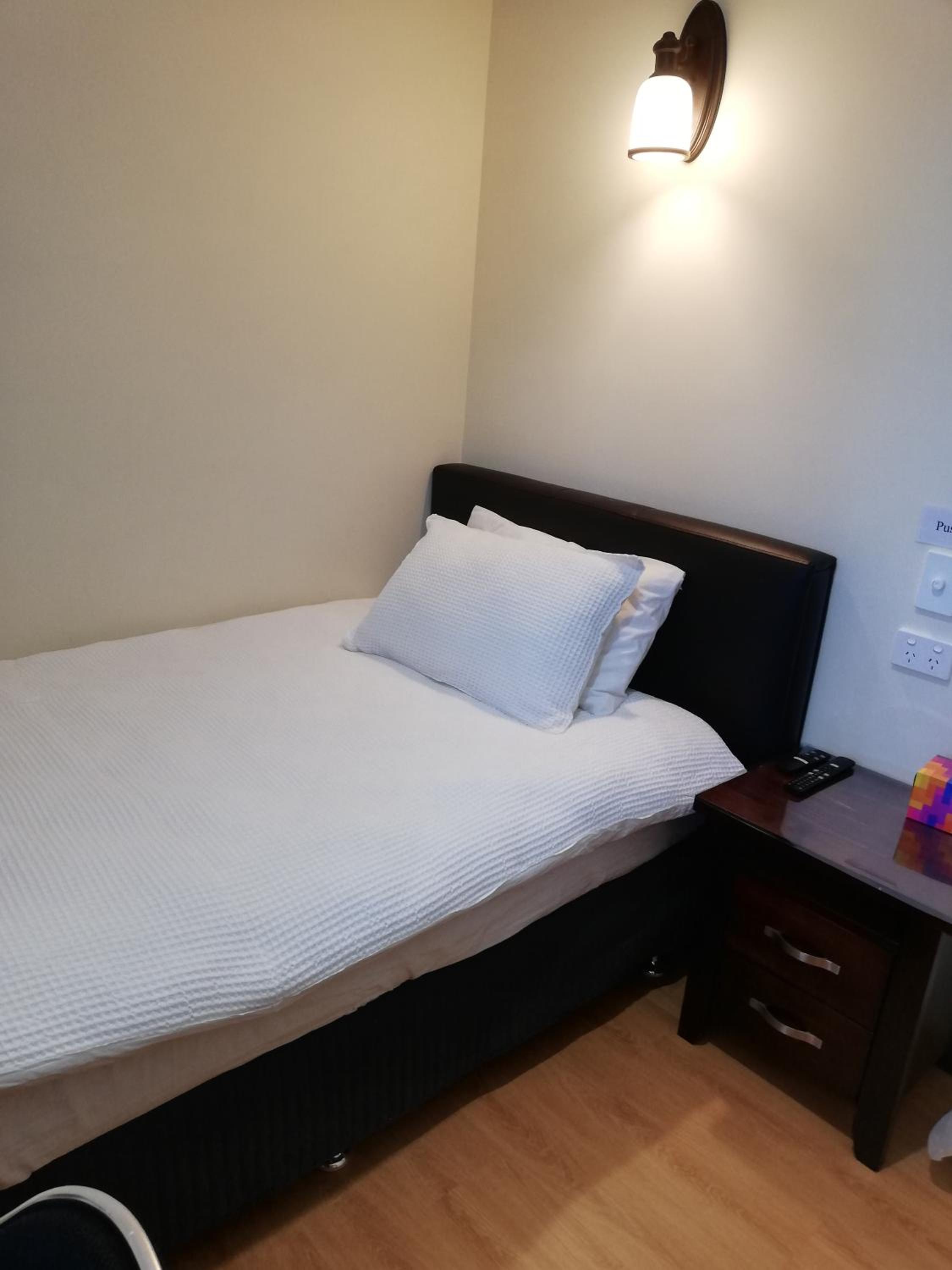 Single Room with Private Bathroom photo 1