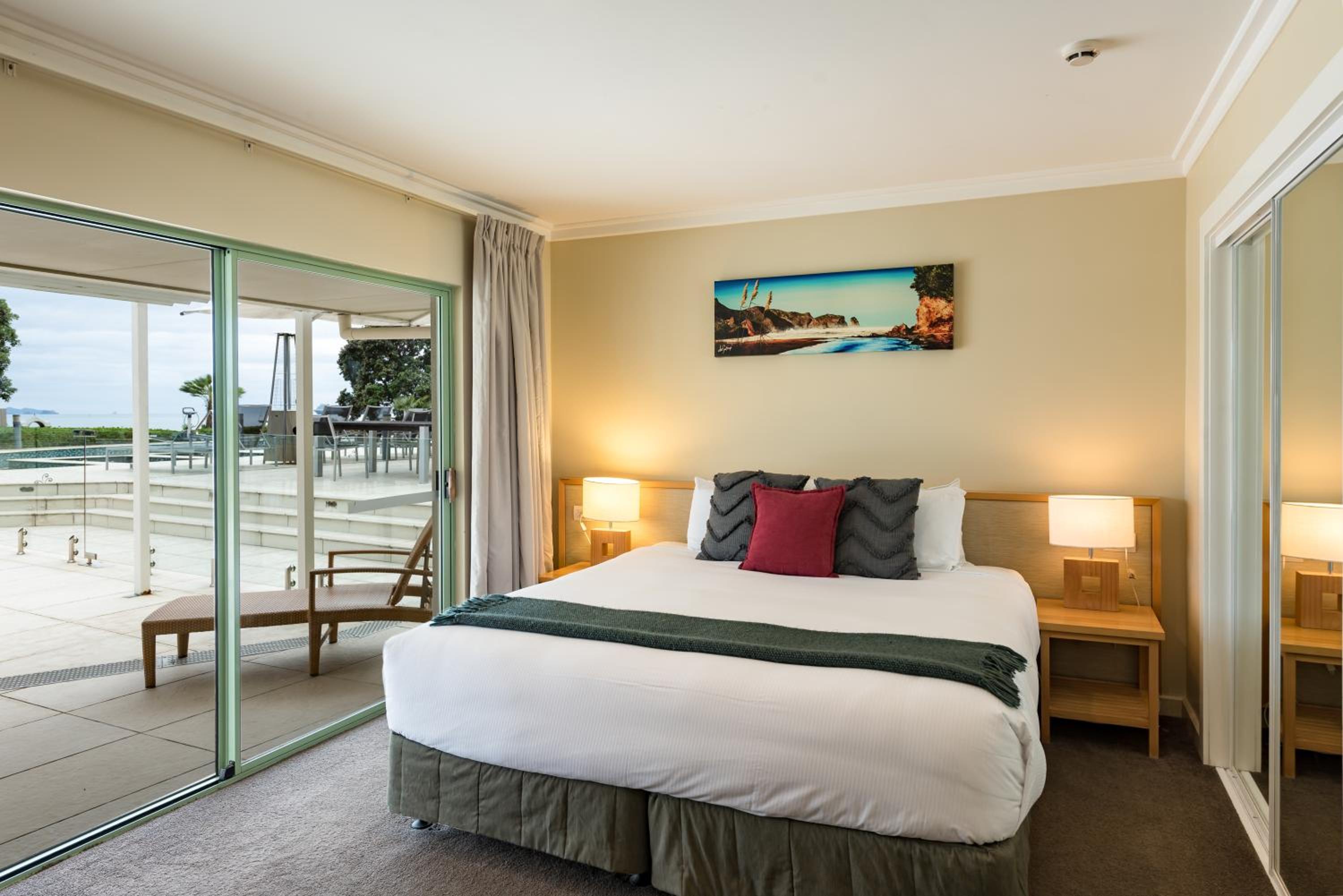 Executive Two-Bedroom Apartment - Photo 2