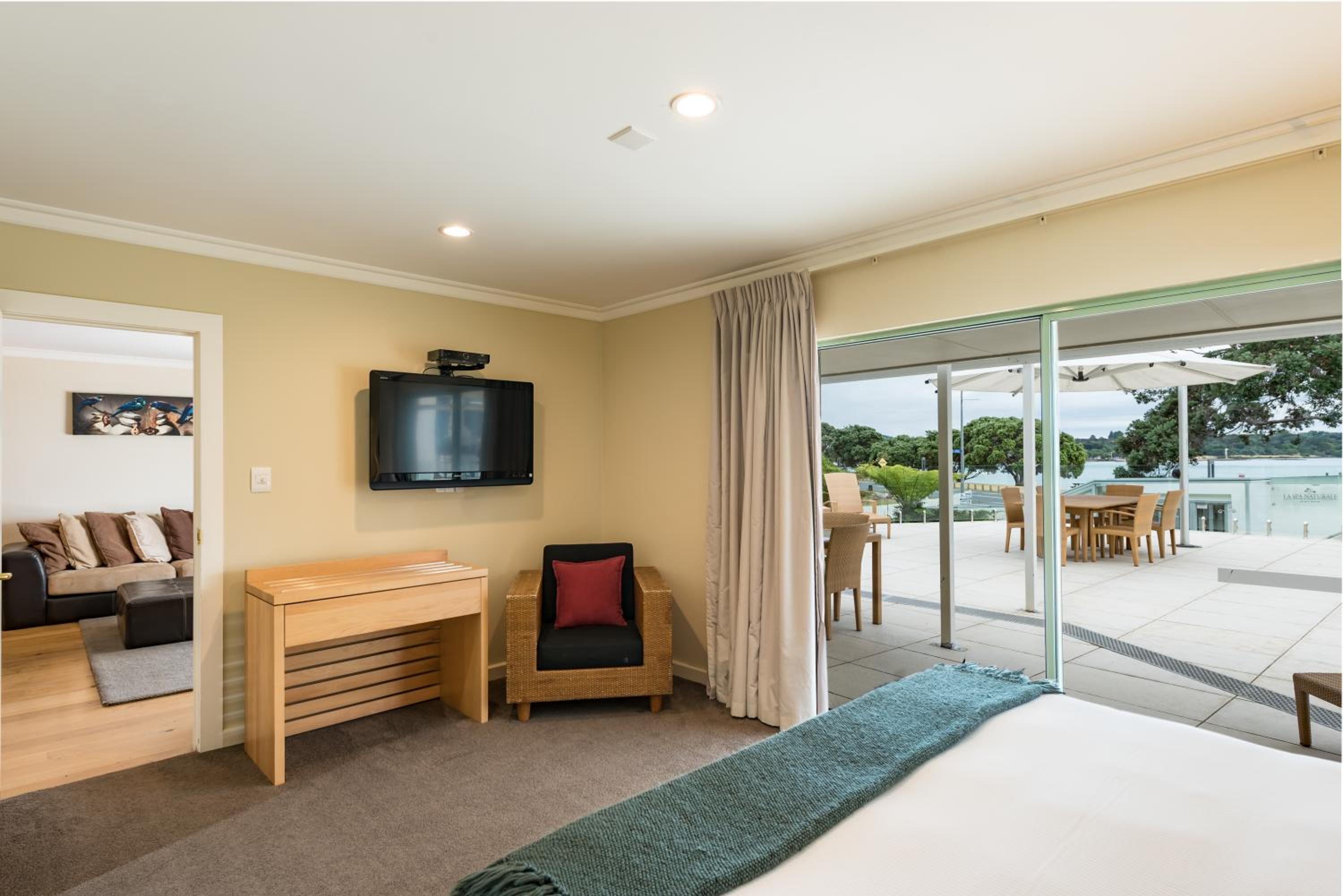 Executive Two-Bedroom Apartment - Photo 3