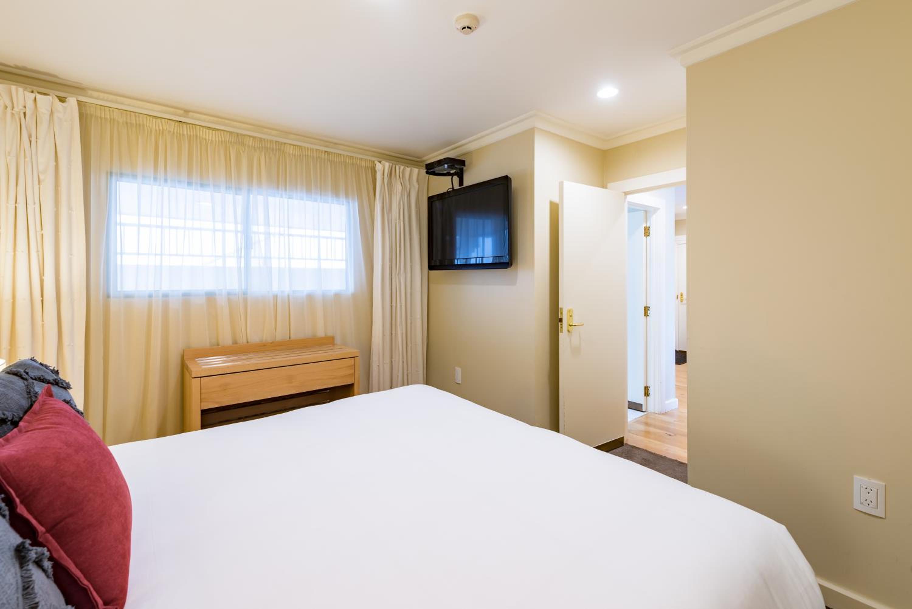 Executive Two-Bedroom Apartment - Photo 10