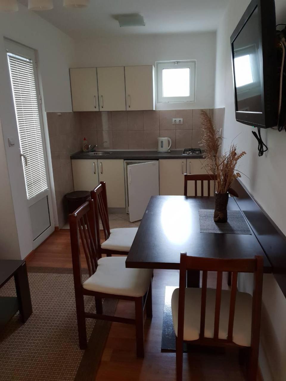 One-Bedroom Apartment with Balcony photo 2