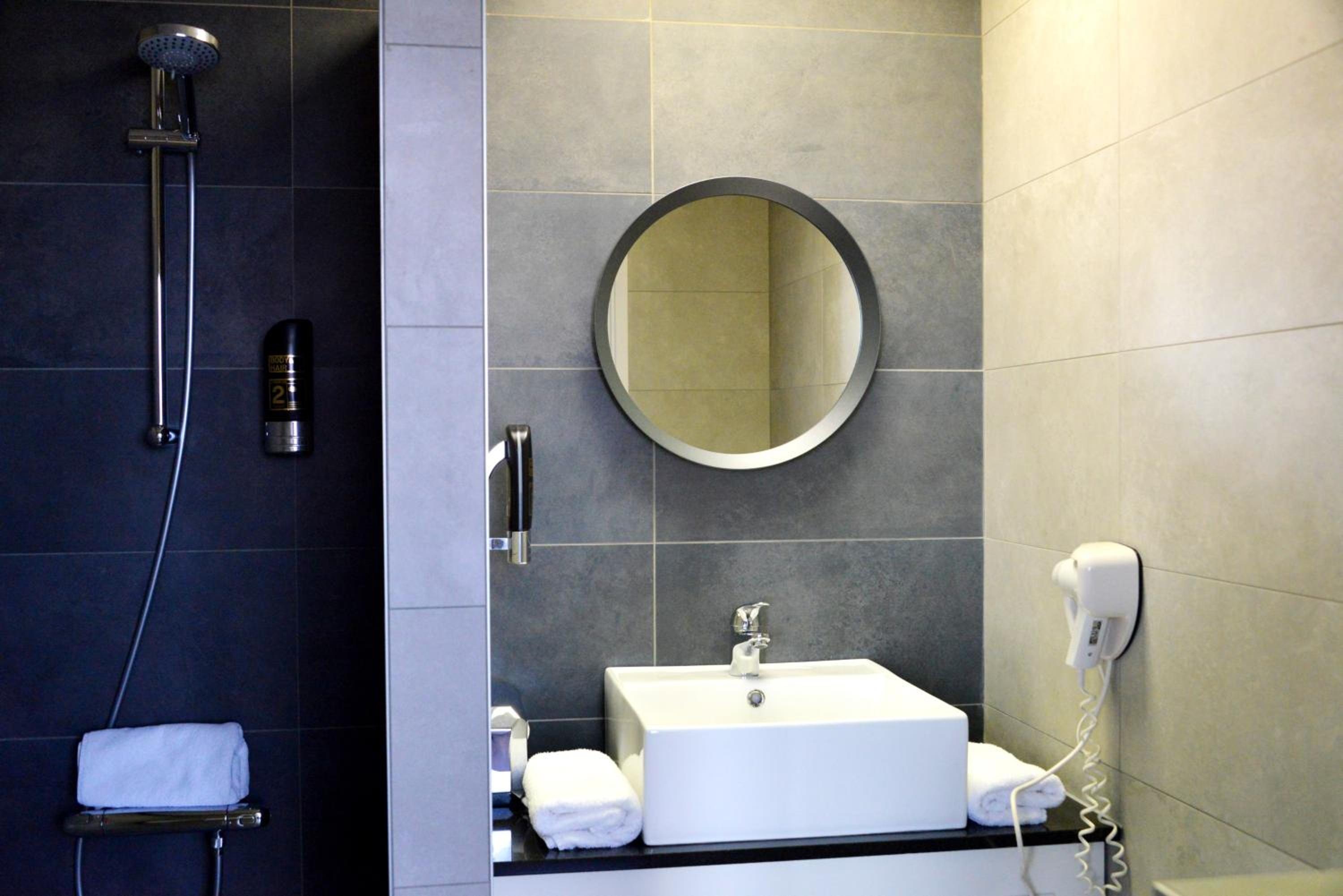 Quadruple Room - Photo 2