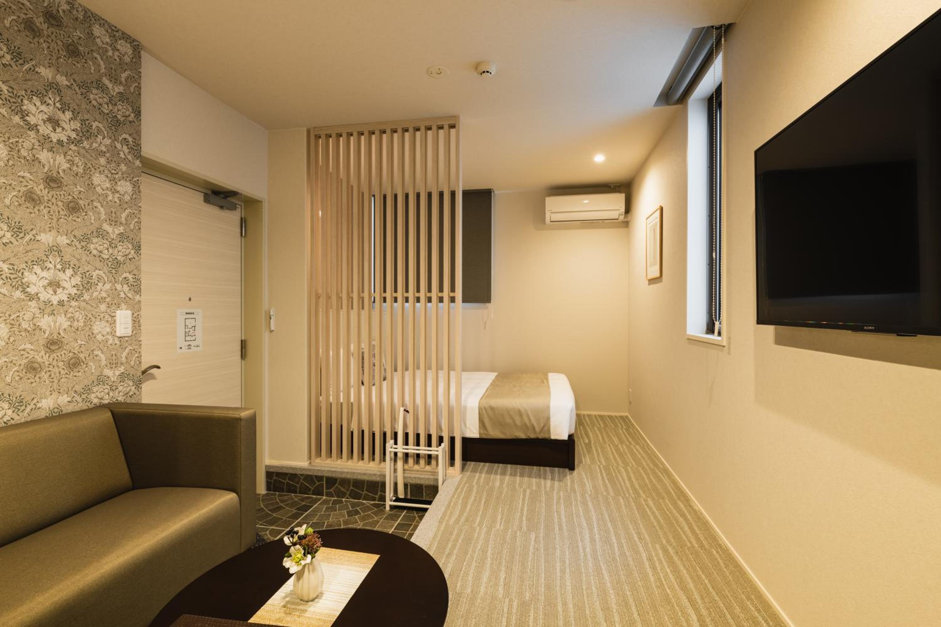Standard Double Room - Photo 11