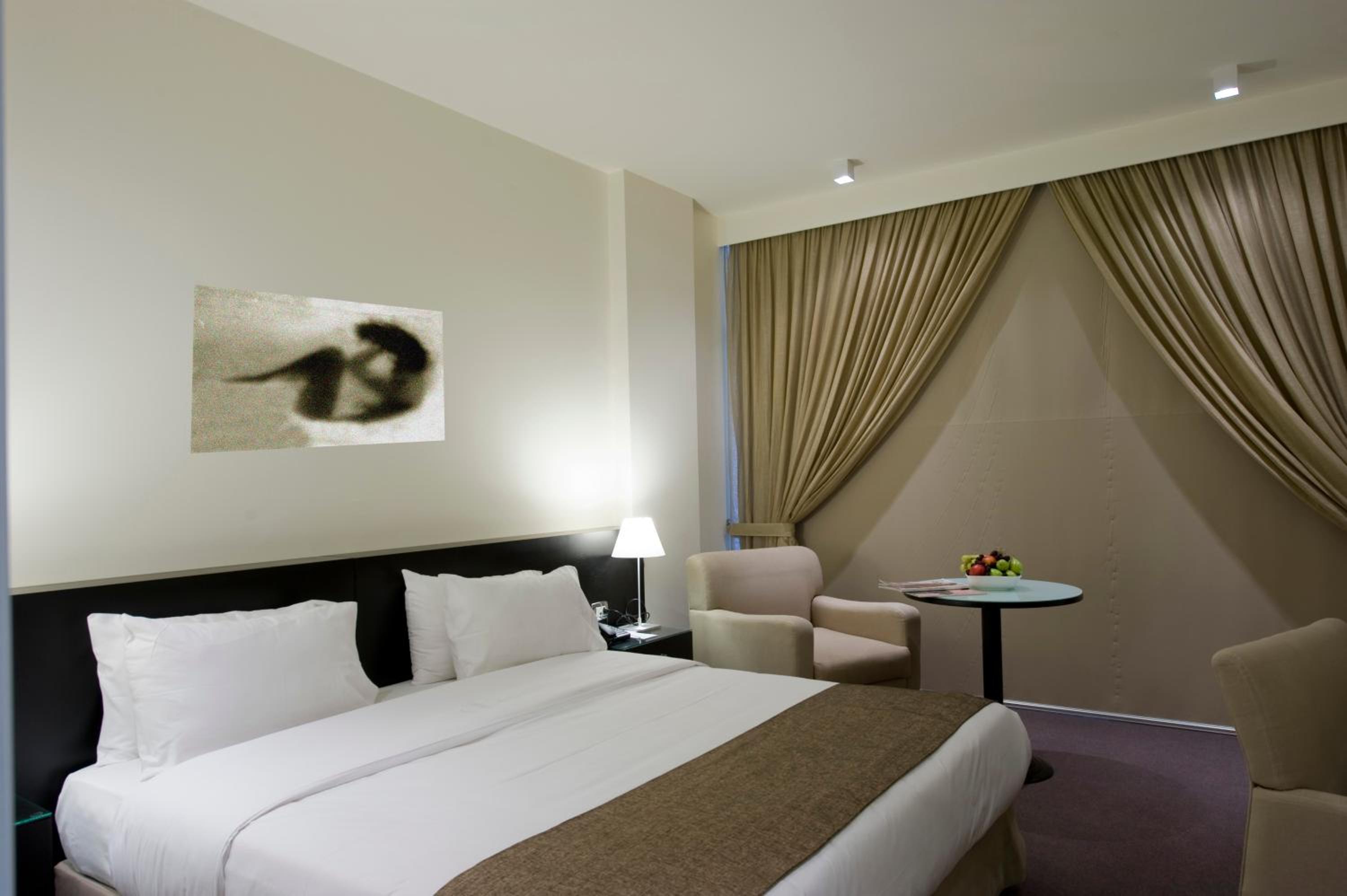 Deluxe King Room photo 3