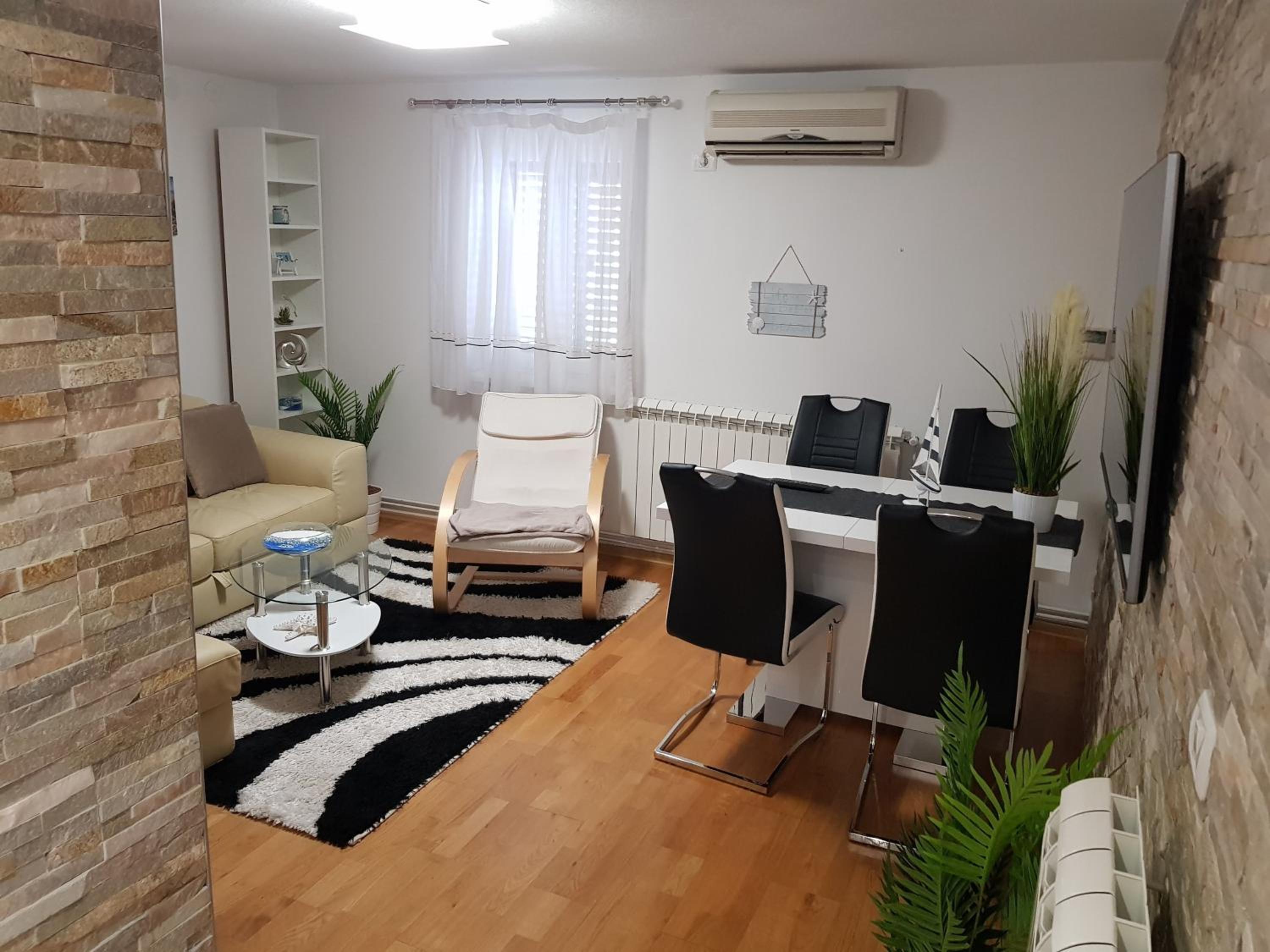 Apartment With Shared Bathroom