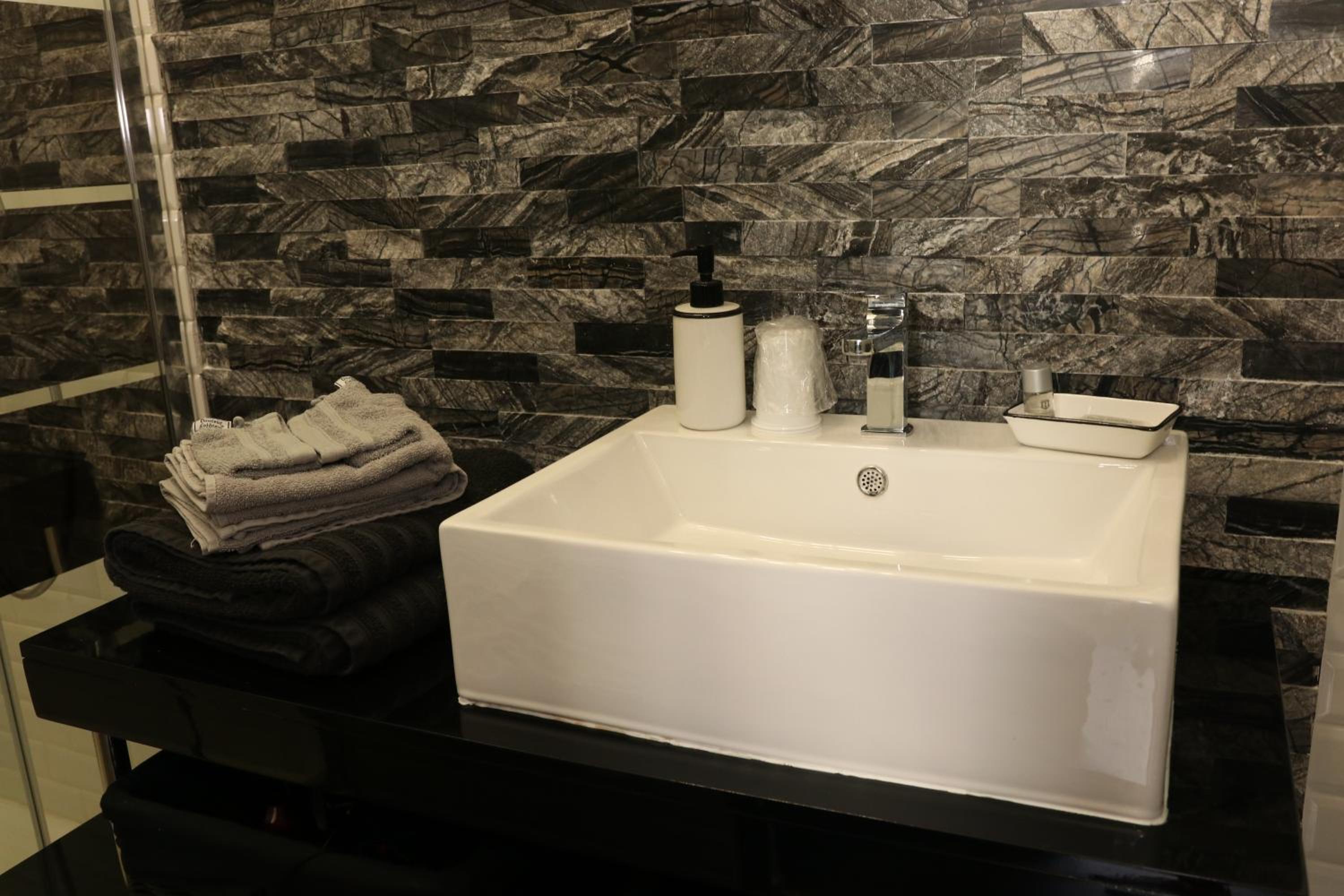 Double Room - Photo 3