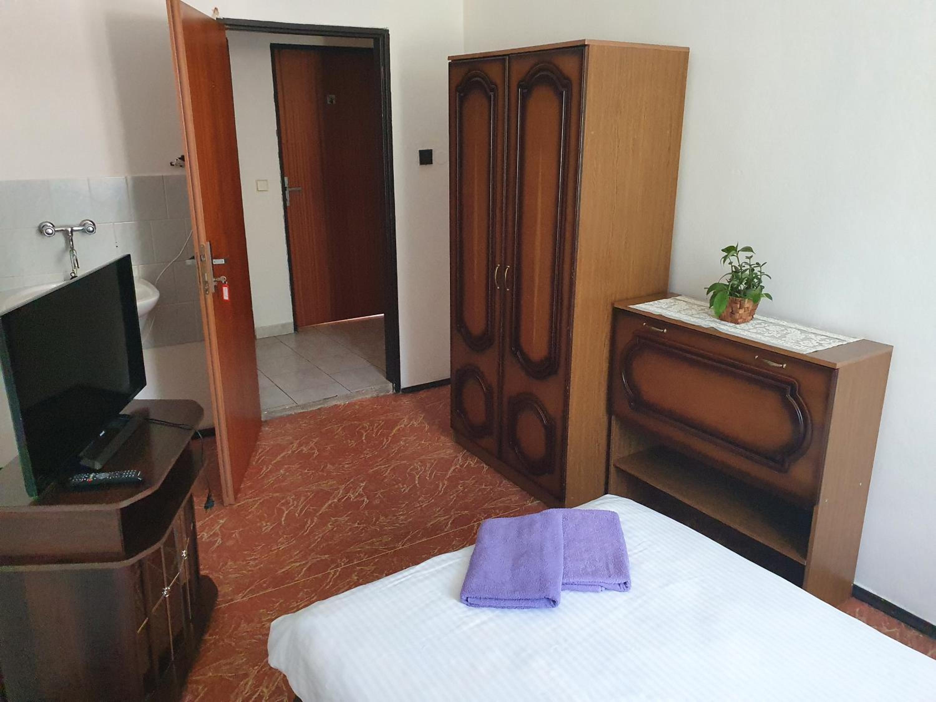 Economy Double Room - Photo 4