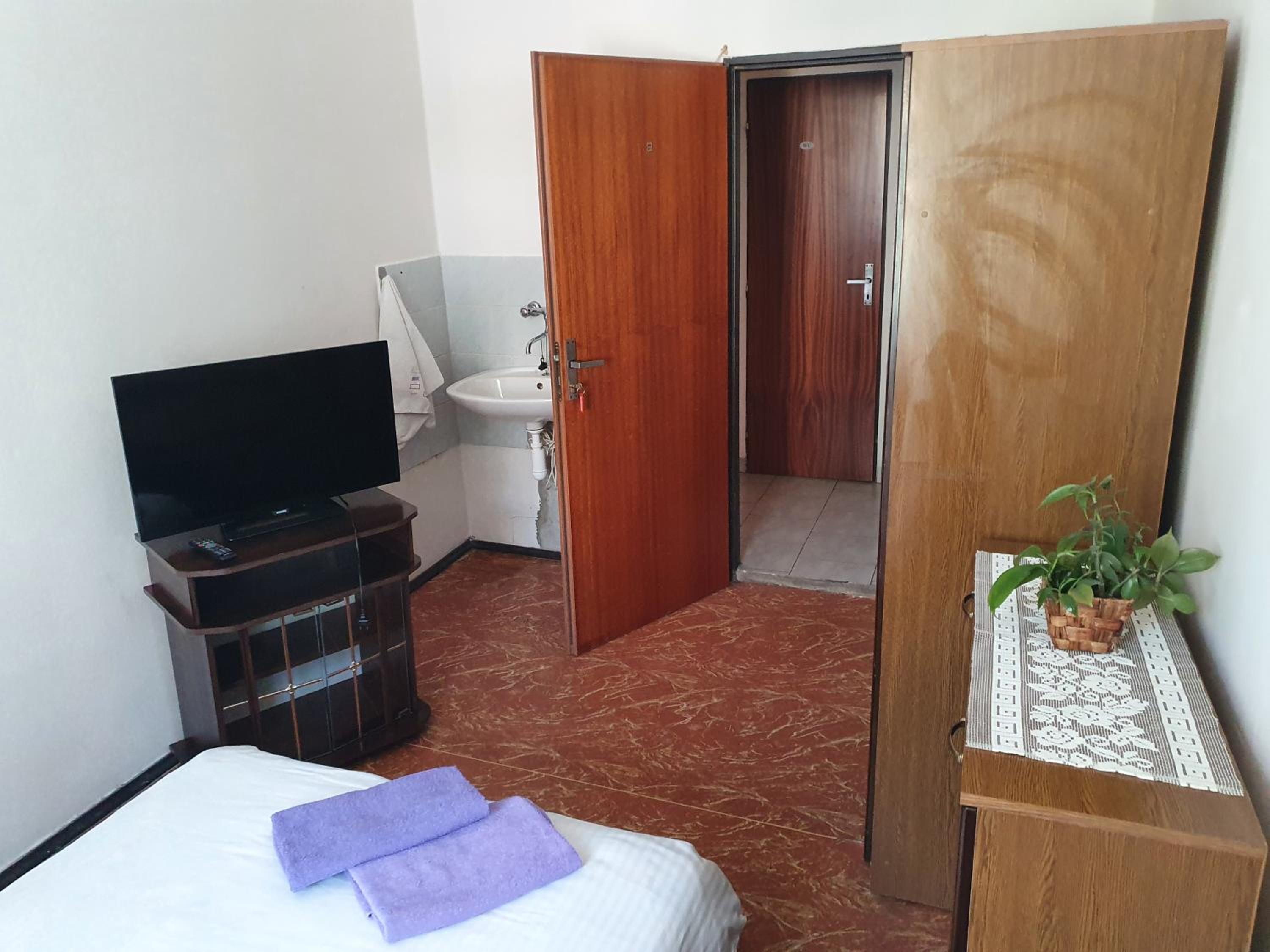 Economy Double Room - Photo 5