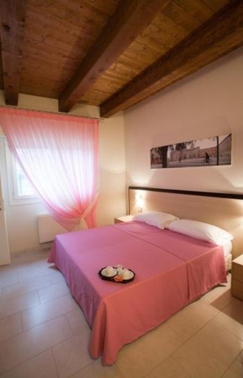 Double Room - Photo 6