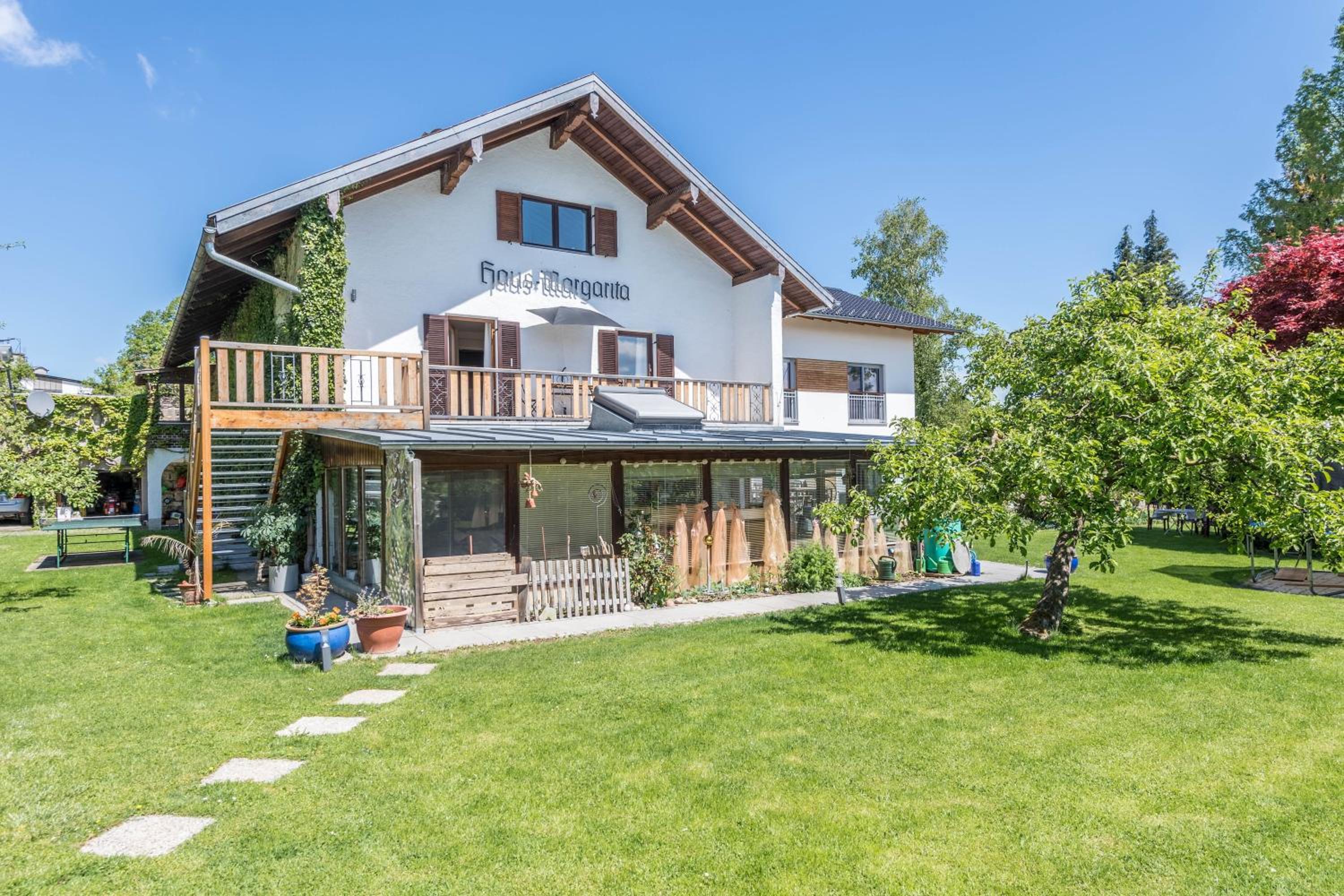 Two-Bedroom Apartment with Mountain View photo 3