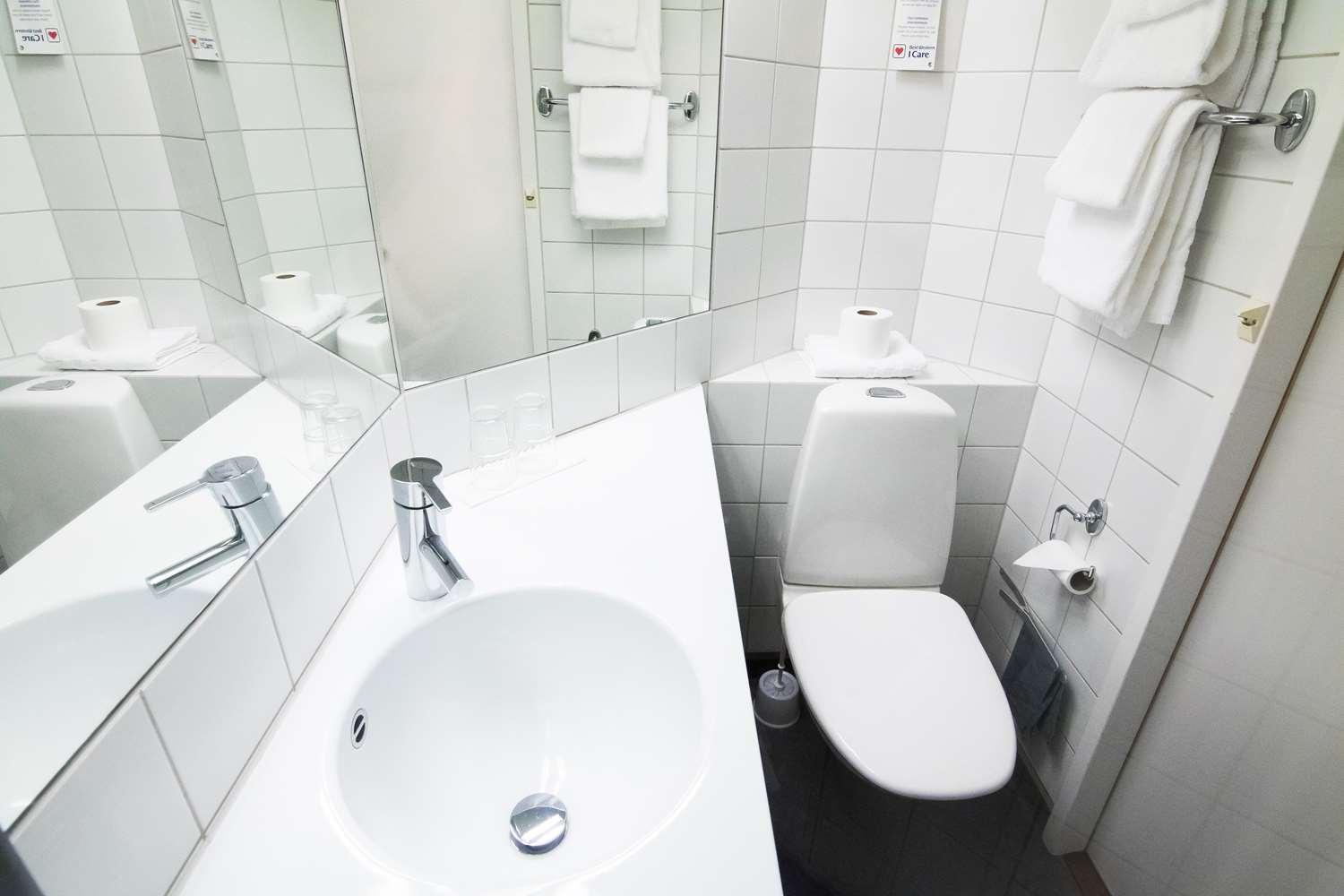Standard Double Room - Photo 8