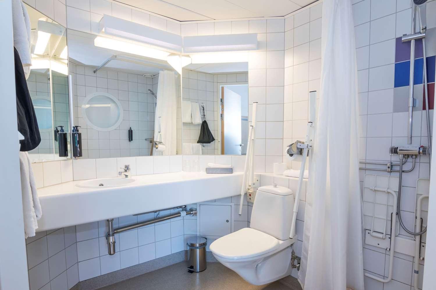 Standard Triple Room with Single Bed - Non-Smoking - Photo 12