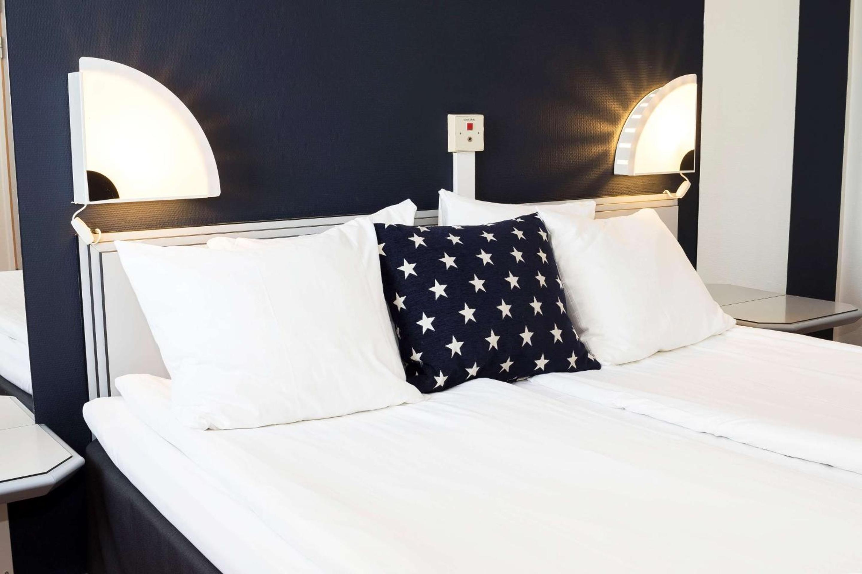 Standard Double Room with Double Bed - Non-Smoking - Photo 10