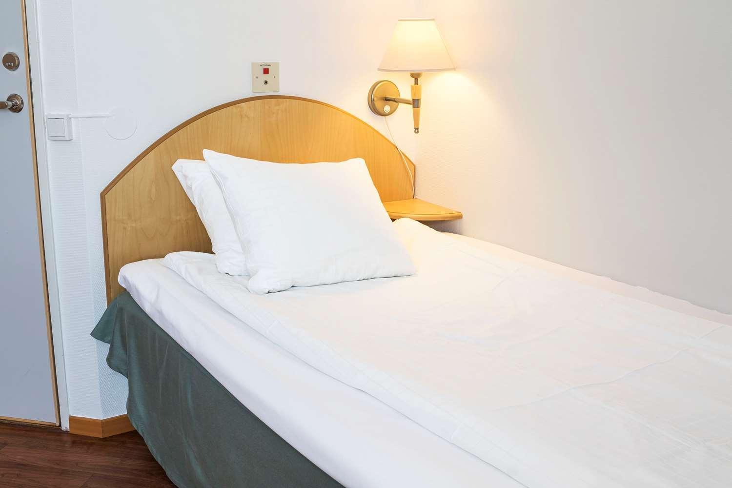 Standard Triple Room with Single Bed - Non-Smoking - Photo 11