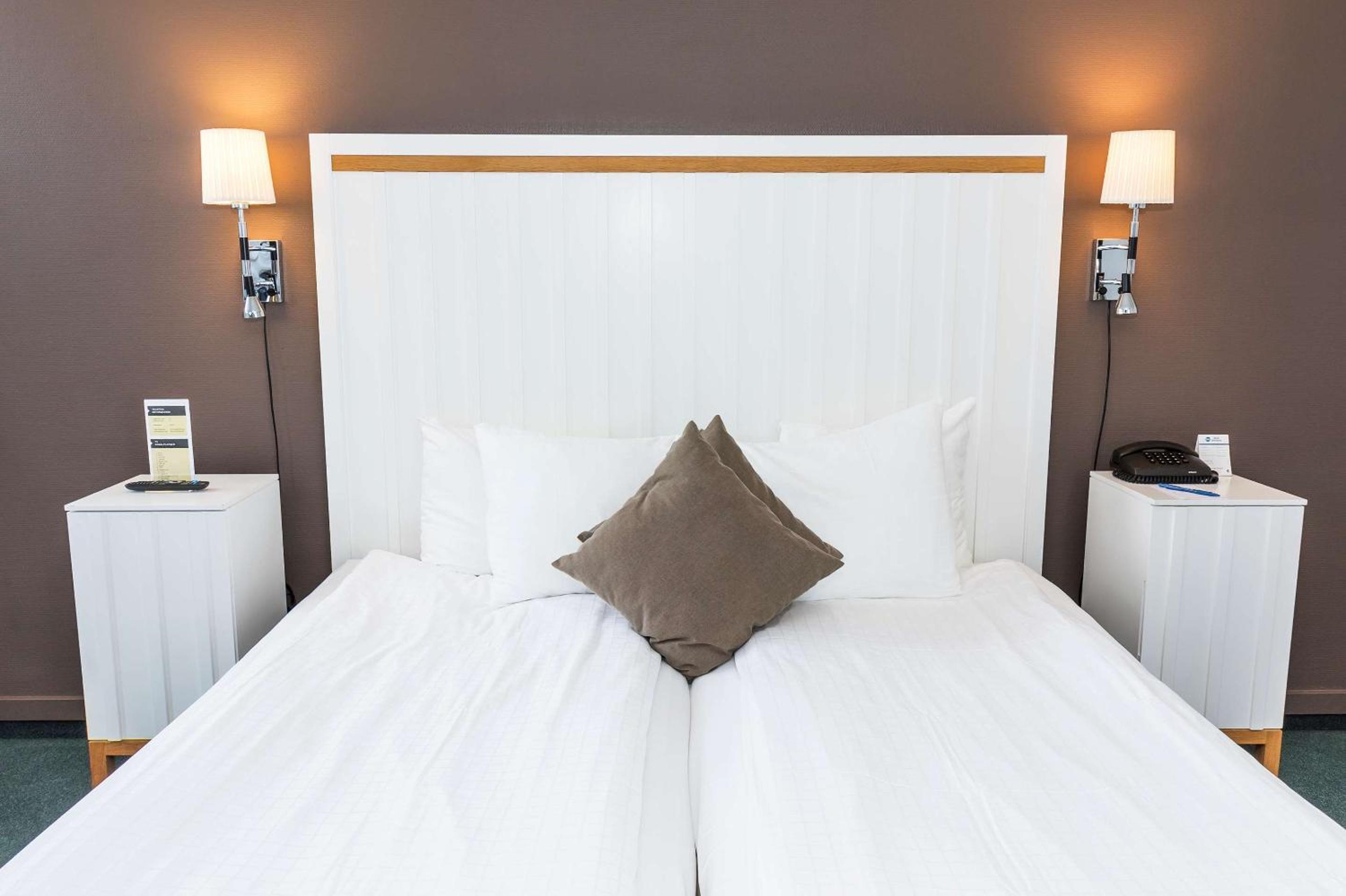 King Suite - Top Floor/Non-Smoking - Photo 18
