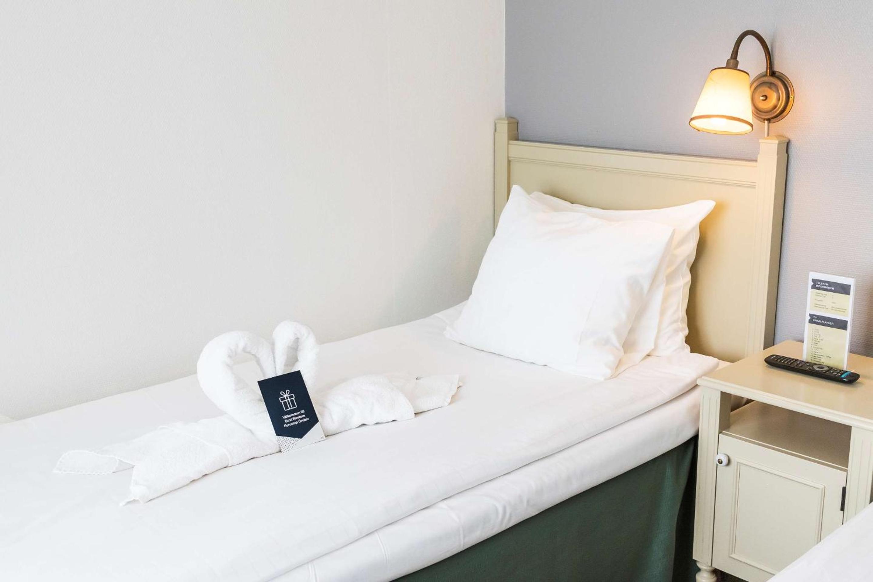 Standard Quadruple Room with Two Single Beds - Non-Smoking - Photo 5