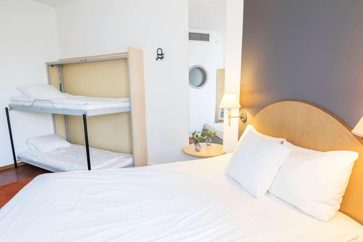 Standard Quadruple Room with Double Bed - Pet-Friendly/Non-Smoking - Photo 13