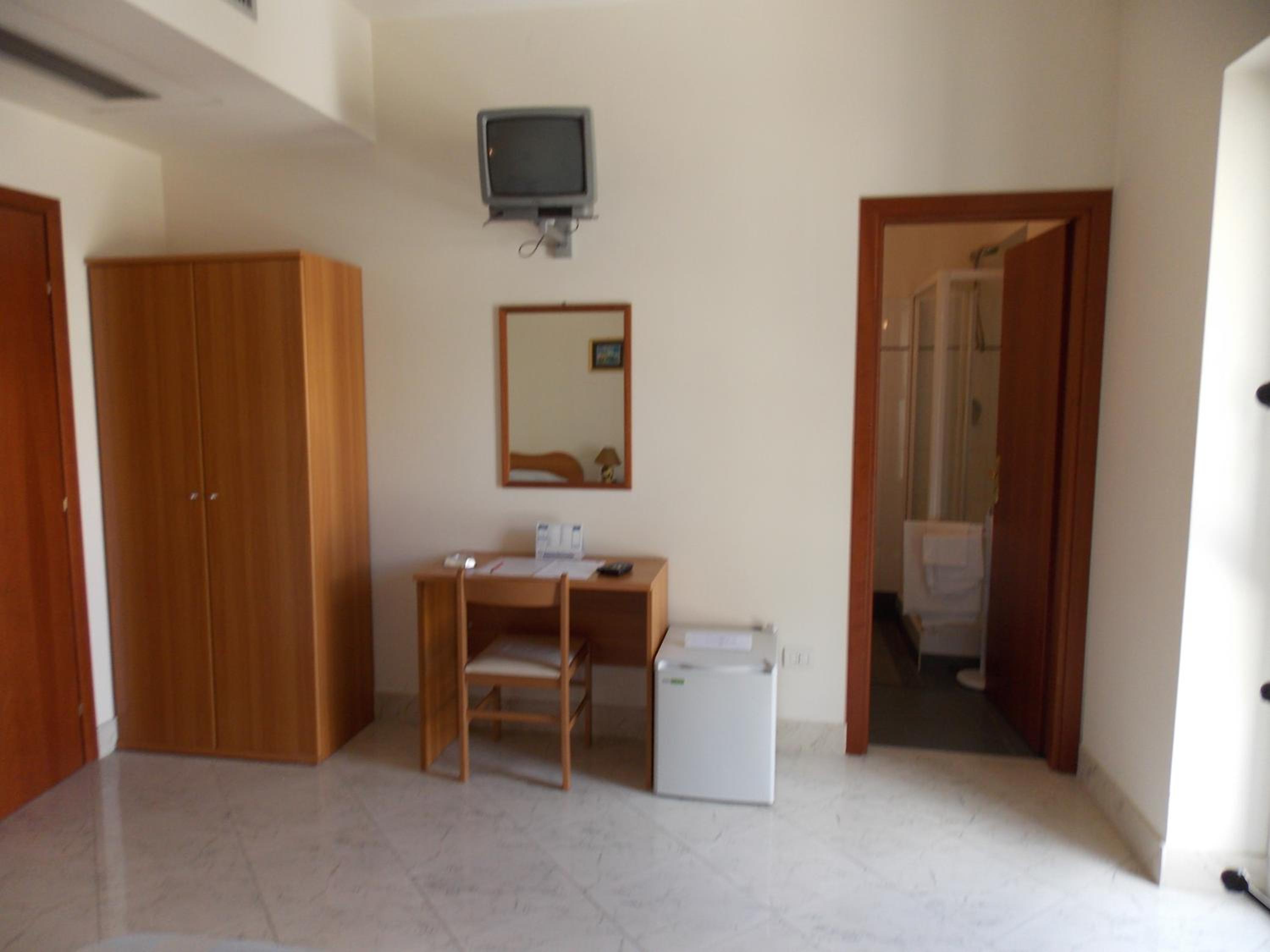 Double or Twin Room - Photo 2