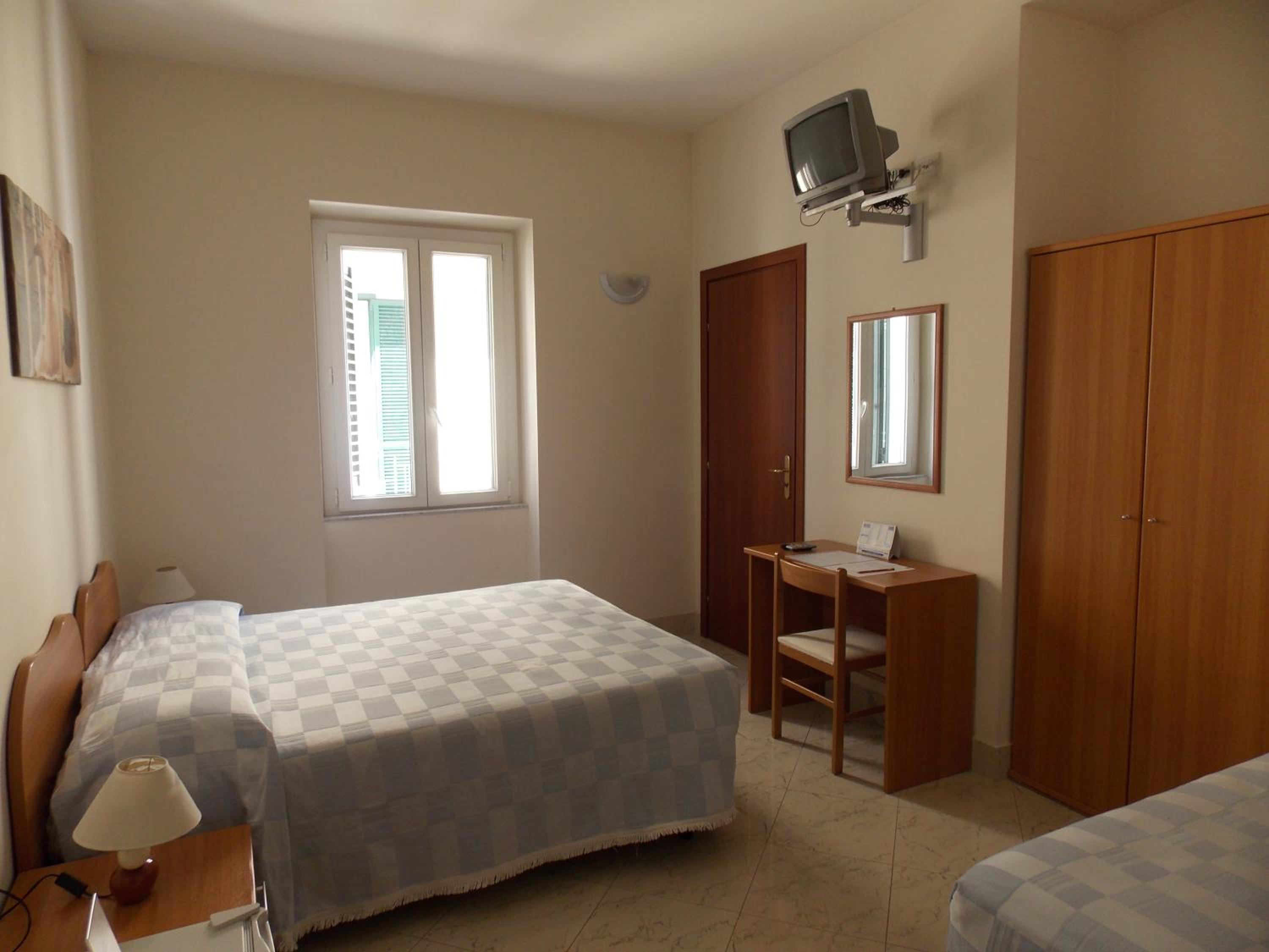 Triple Room - Photo 9