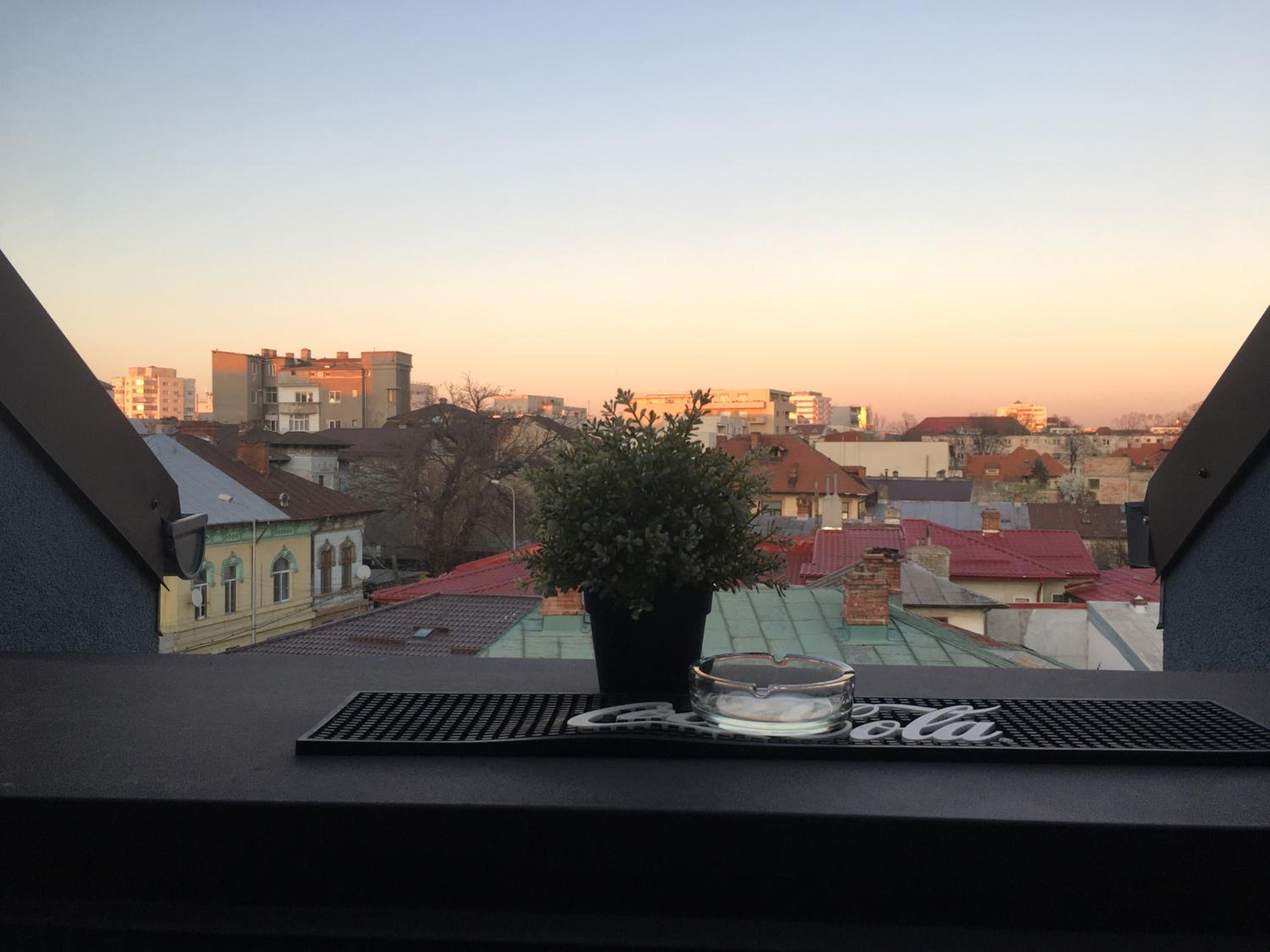 King Room with Balcony - Photo 8