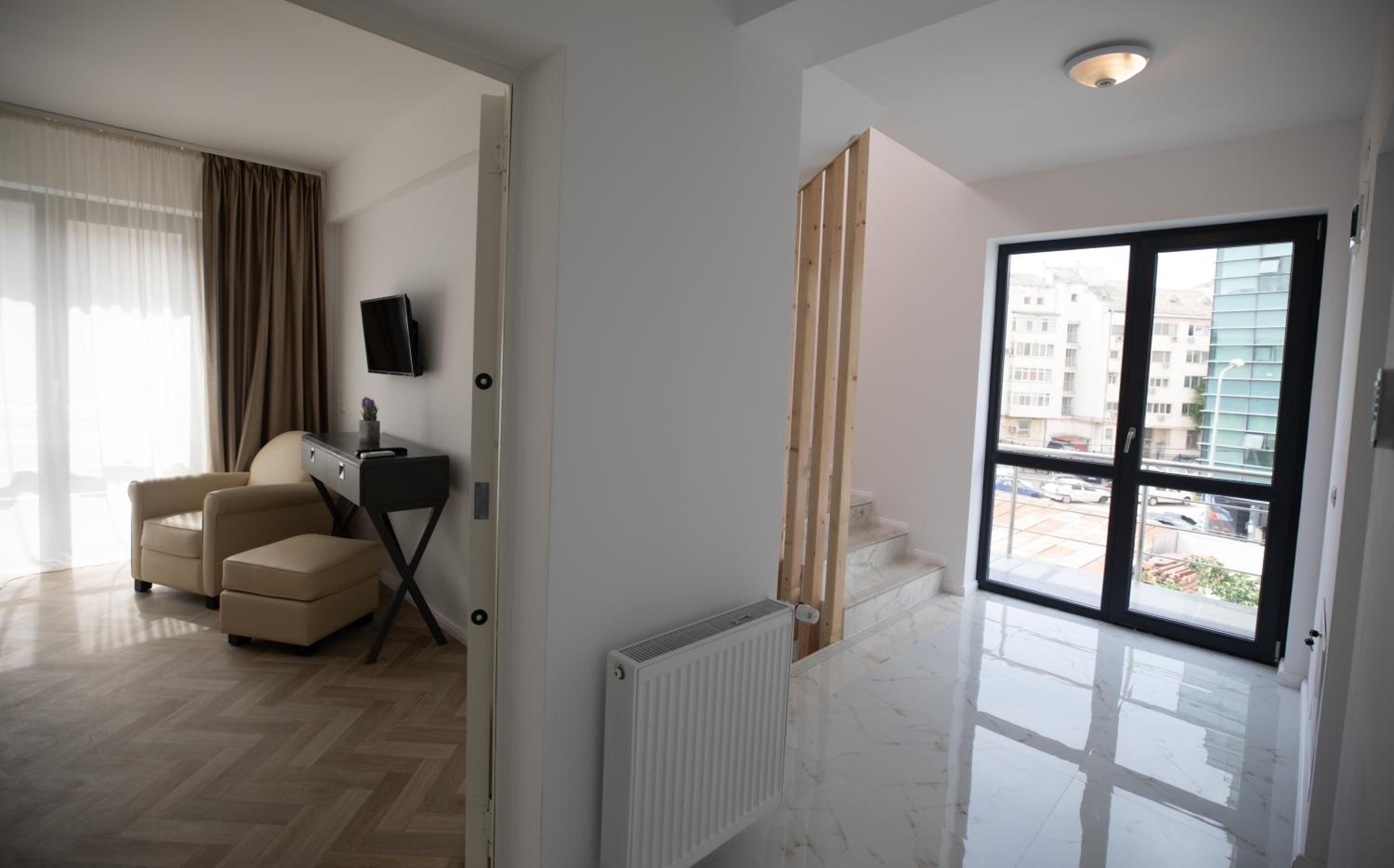 Twin Room with Balcony - Photo 10