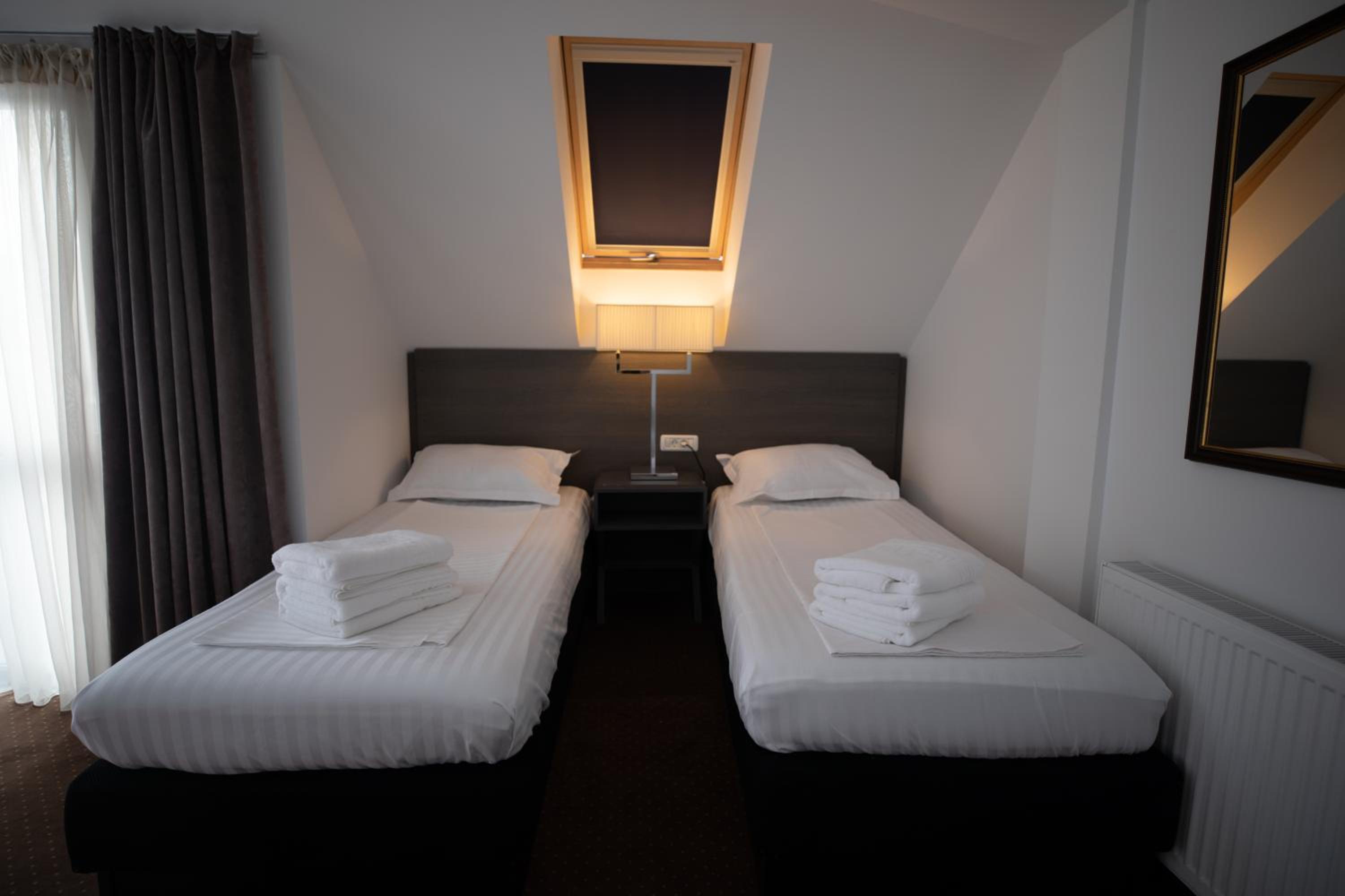 Twin Room with Balcony - Photo 21