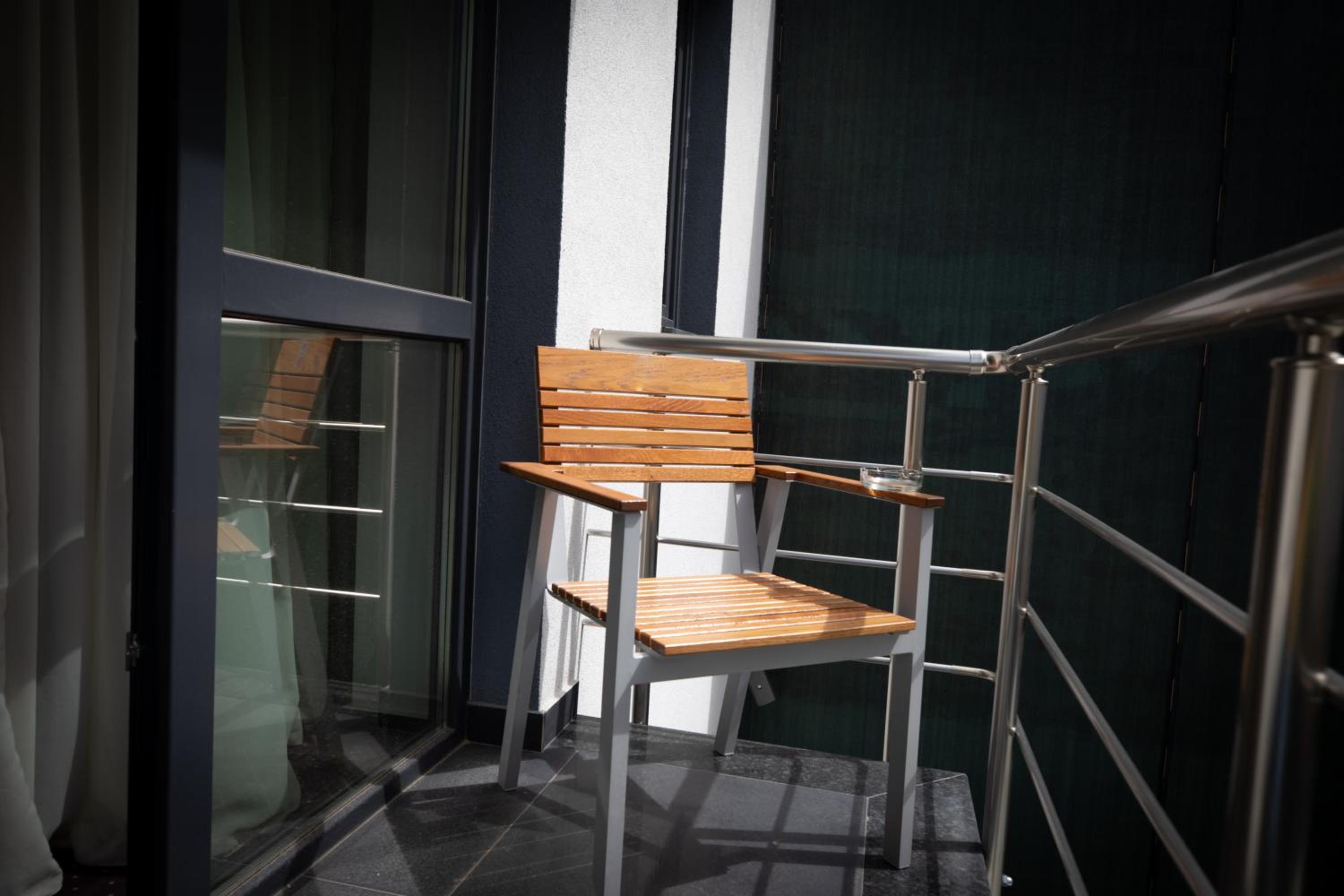 Twin Room with Balcony - Photo 9