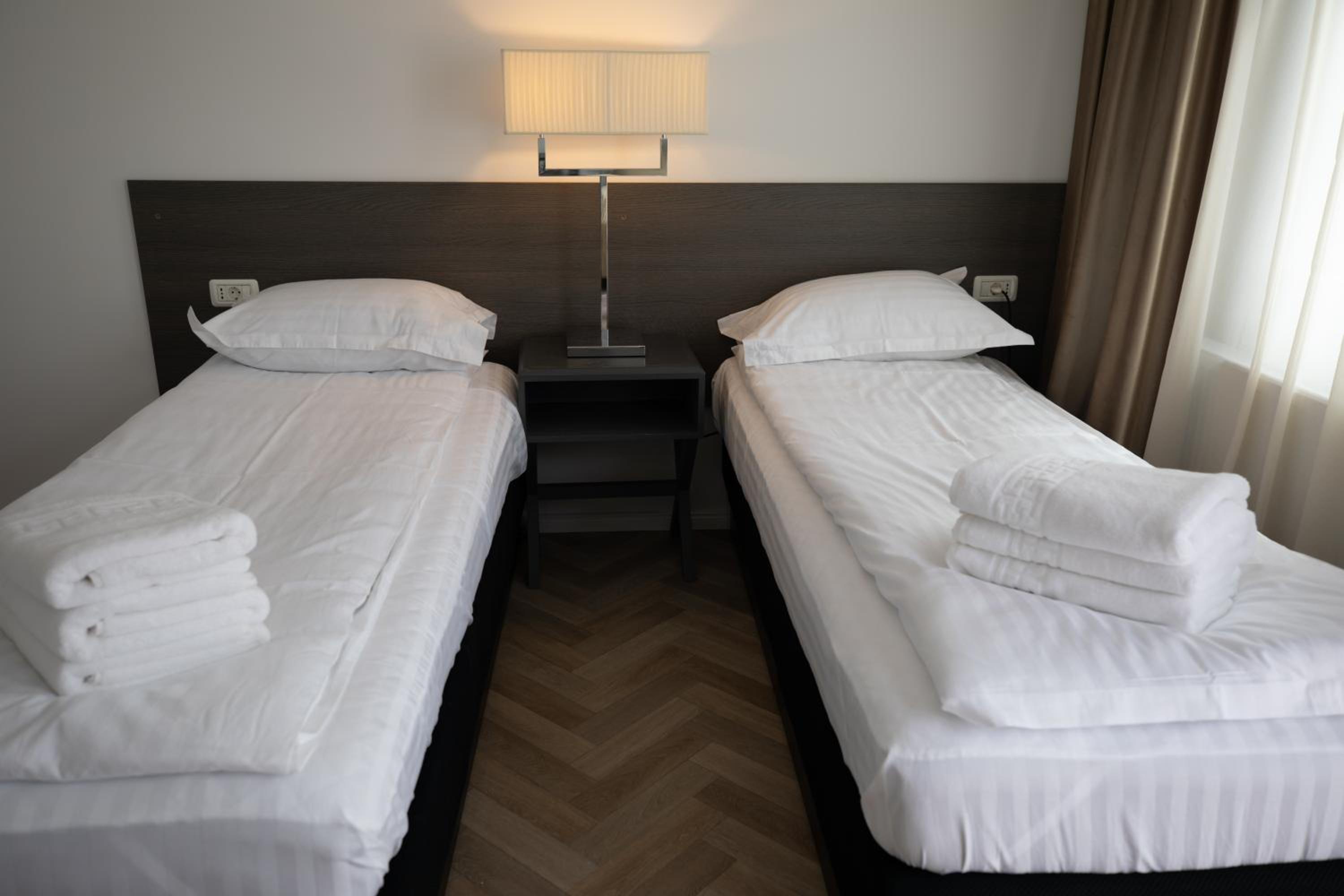 Twin Room with Balcony - Photo 12