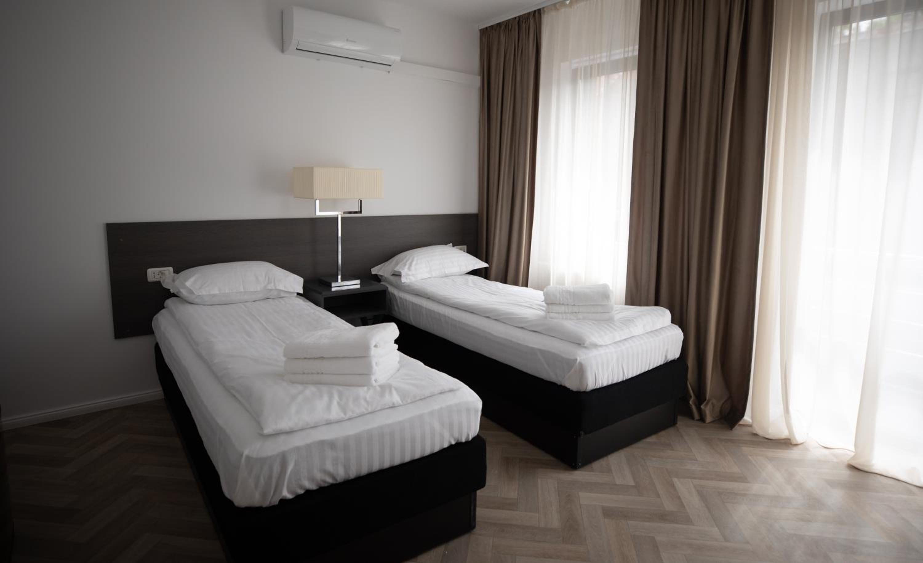 Twin Room with Balcony - Photo 13