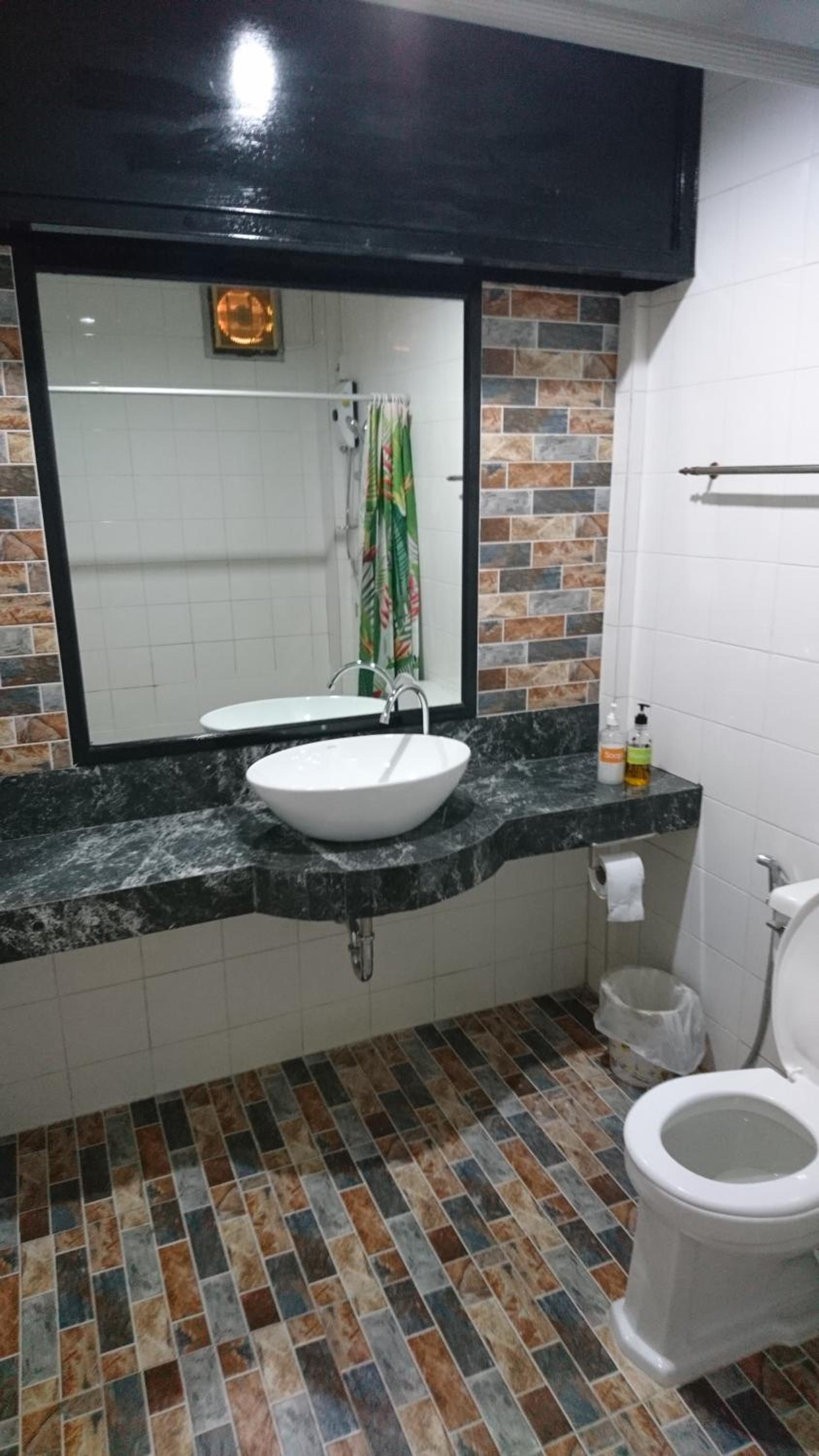 Double Room with Private Bathroom - Photo 7