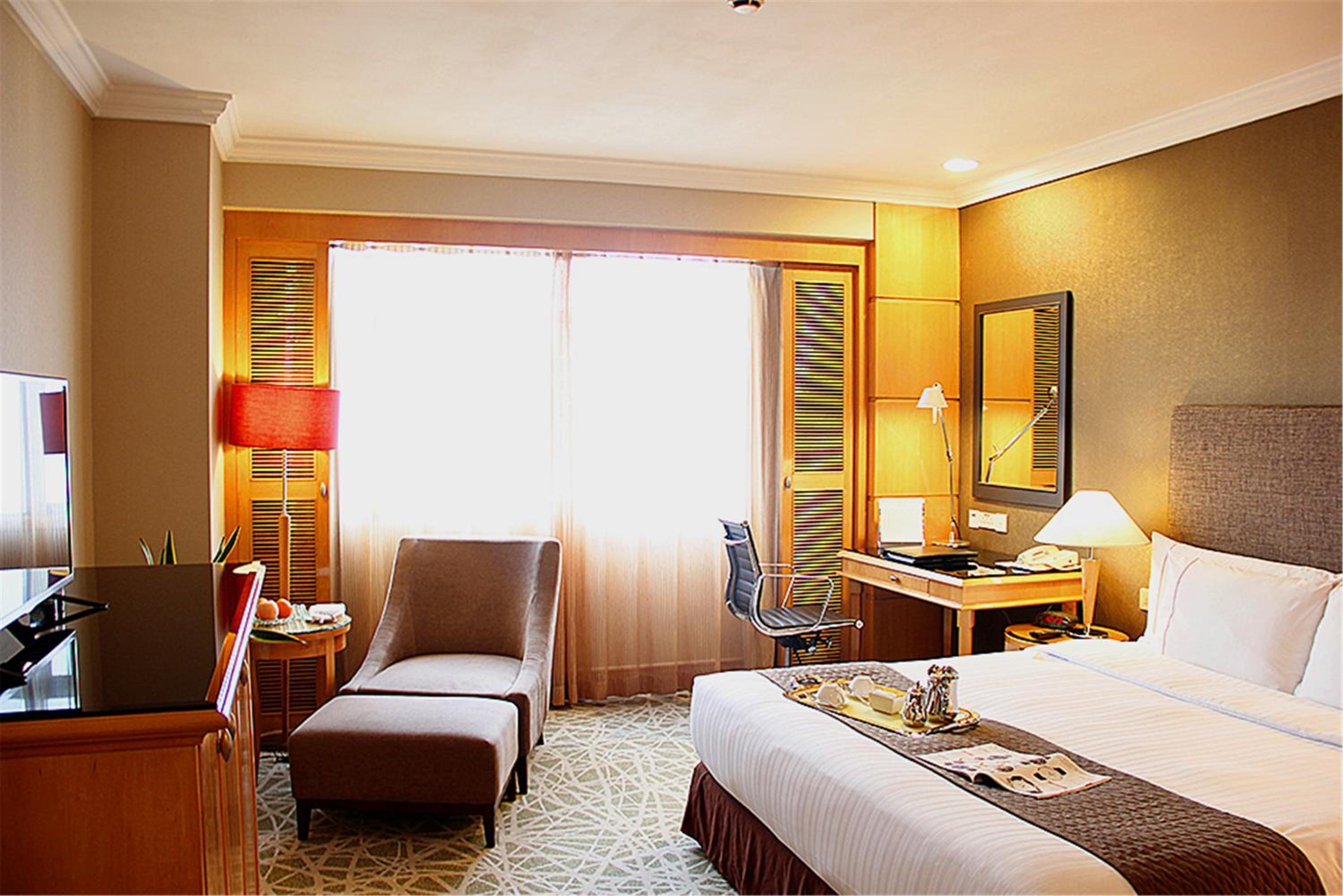 Deluxe King Room - Photo 4