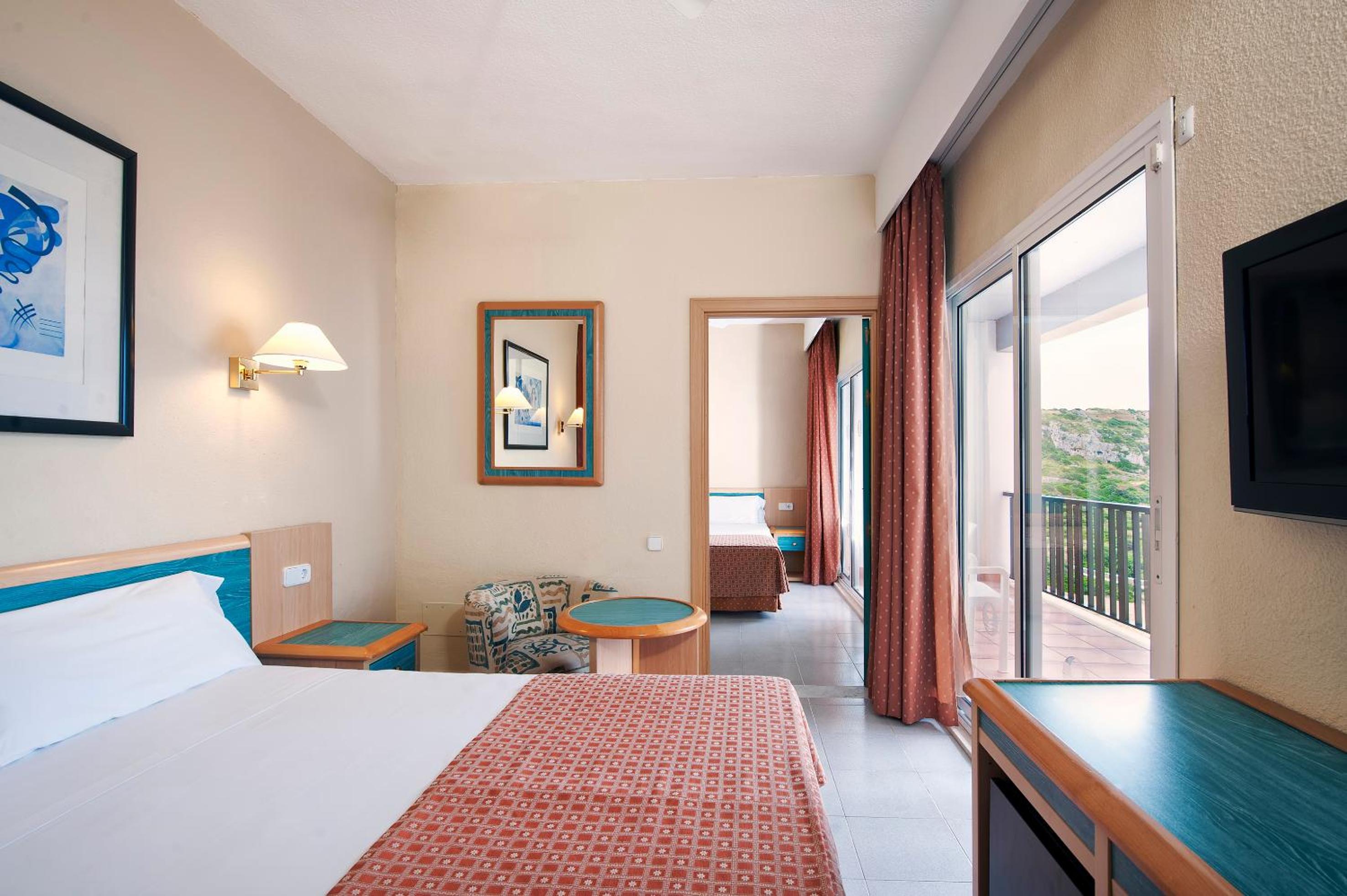 Family Room with View (2 Adults + 2 Children) photo 2