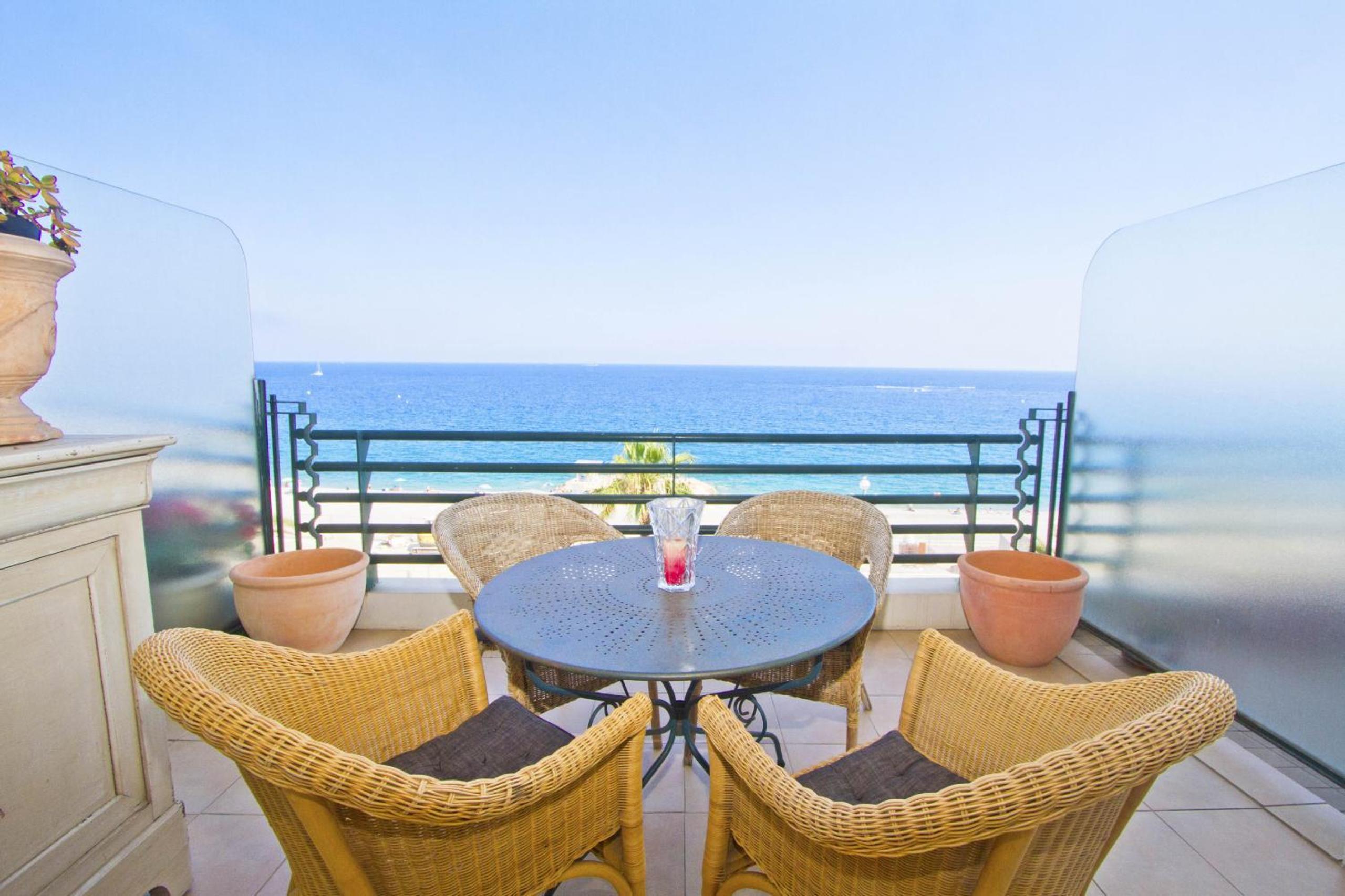 Studio Apartment with Sea View