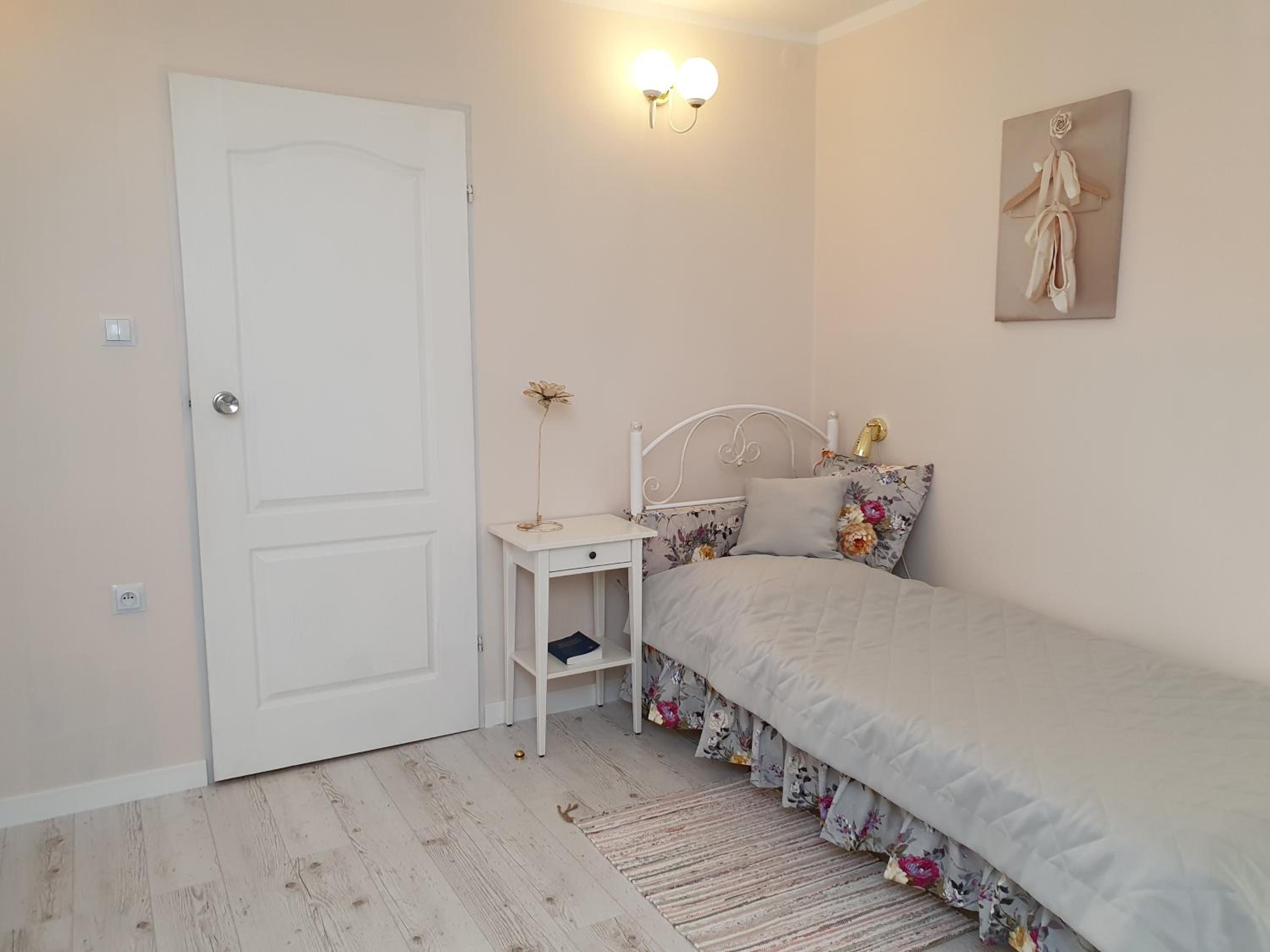 Twin Room - Photo 4