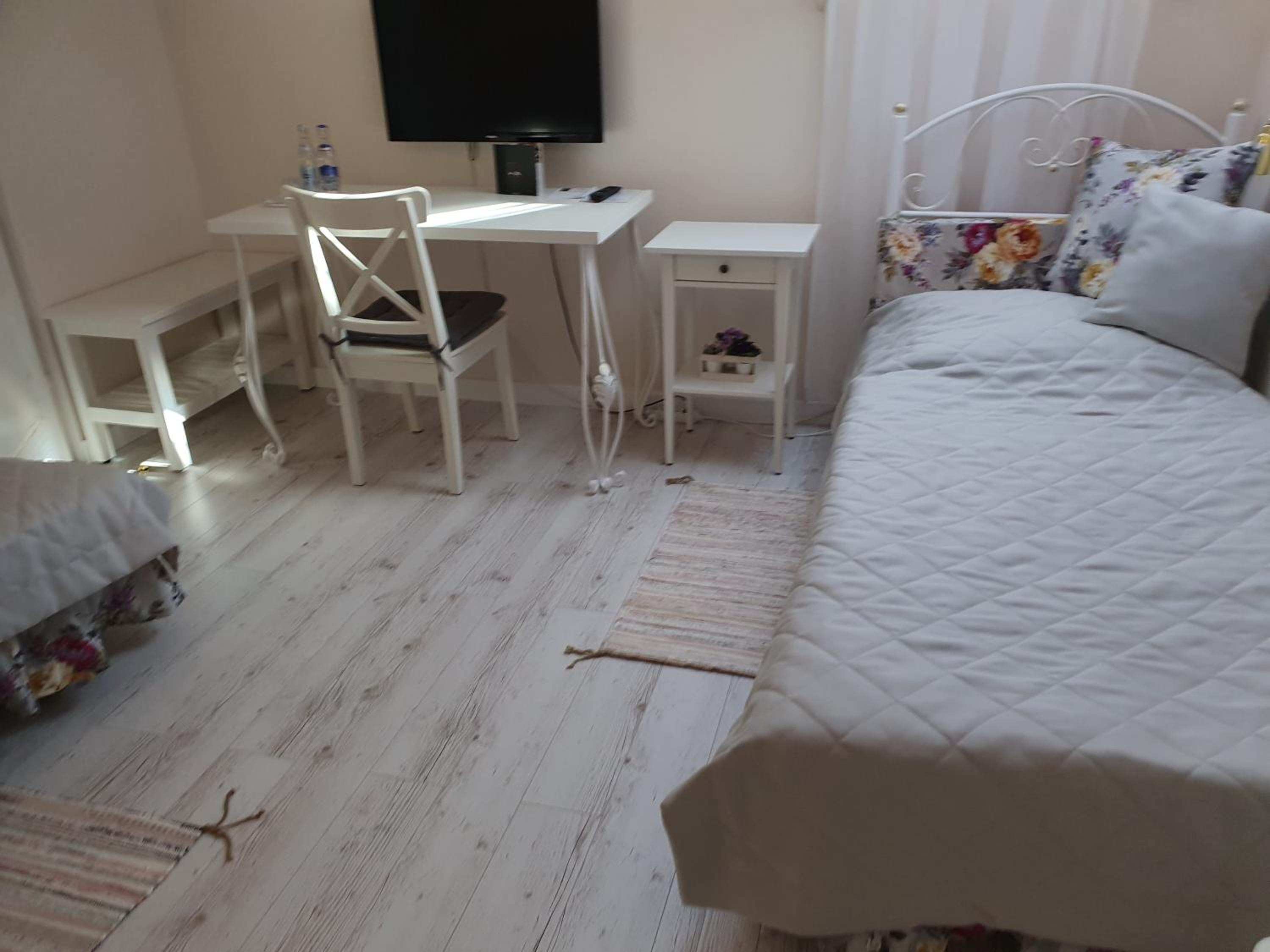 Twin Room - Photo 7